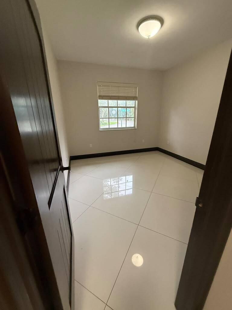 WEST LAKES GARDENS 2ND ADDN - Residential Lease