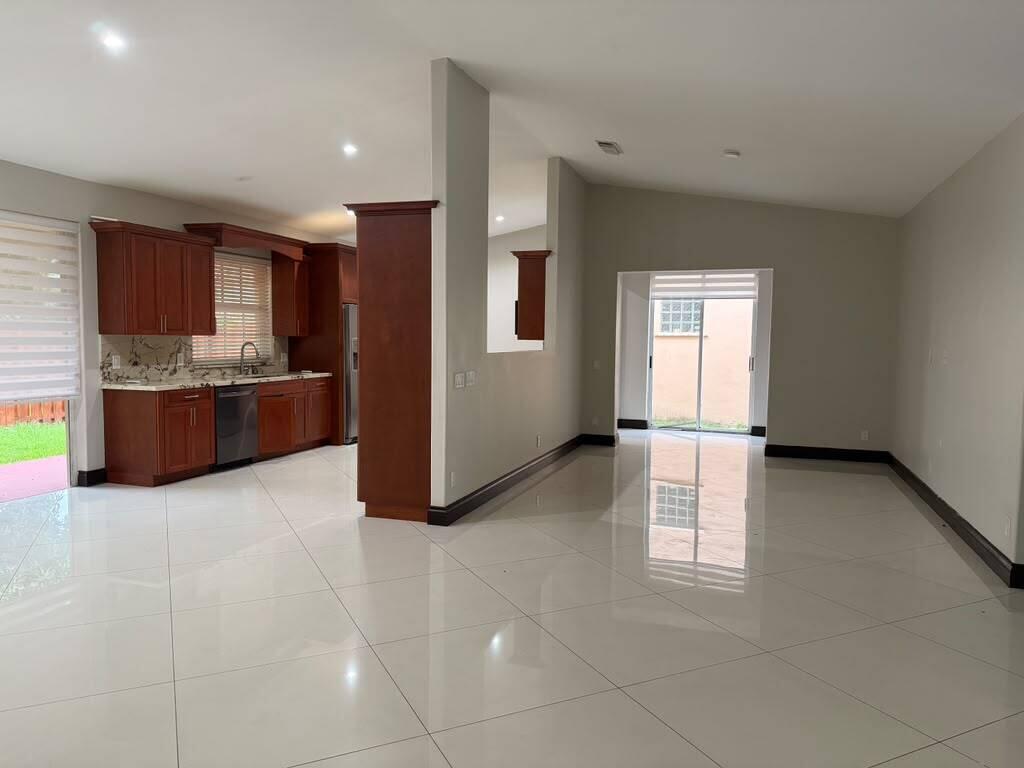 WEST LAKES GARDENS 2ND ADDN - Residential Lease