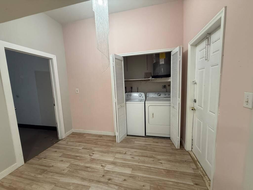 WEST LAKES GARDENS 2ND ADDN - Residential Lease
