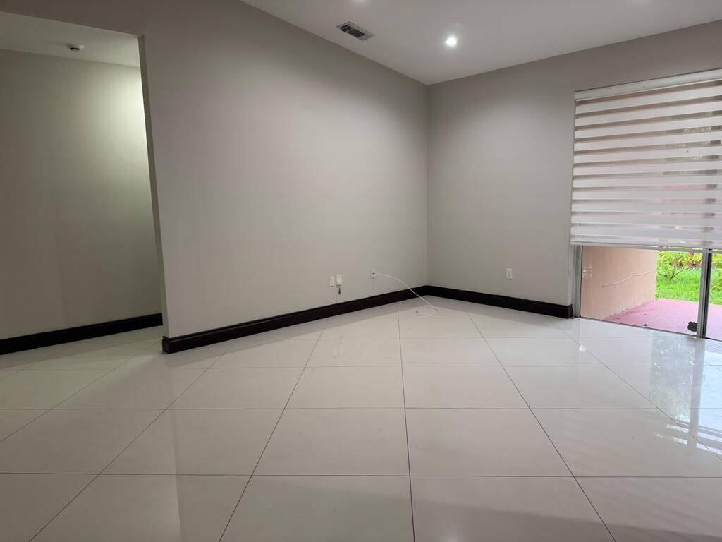WEST LAKES GARDENS 2ND ADDN - Residential Lease