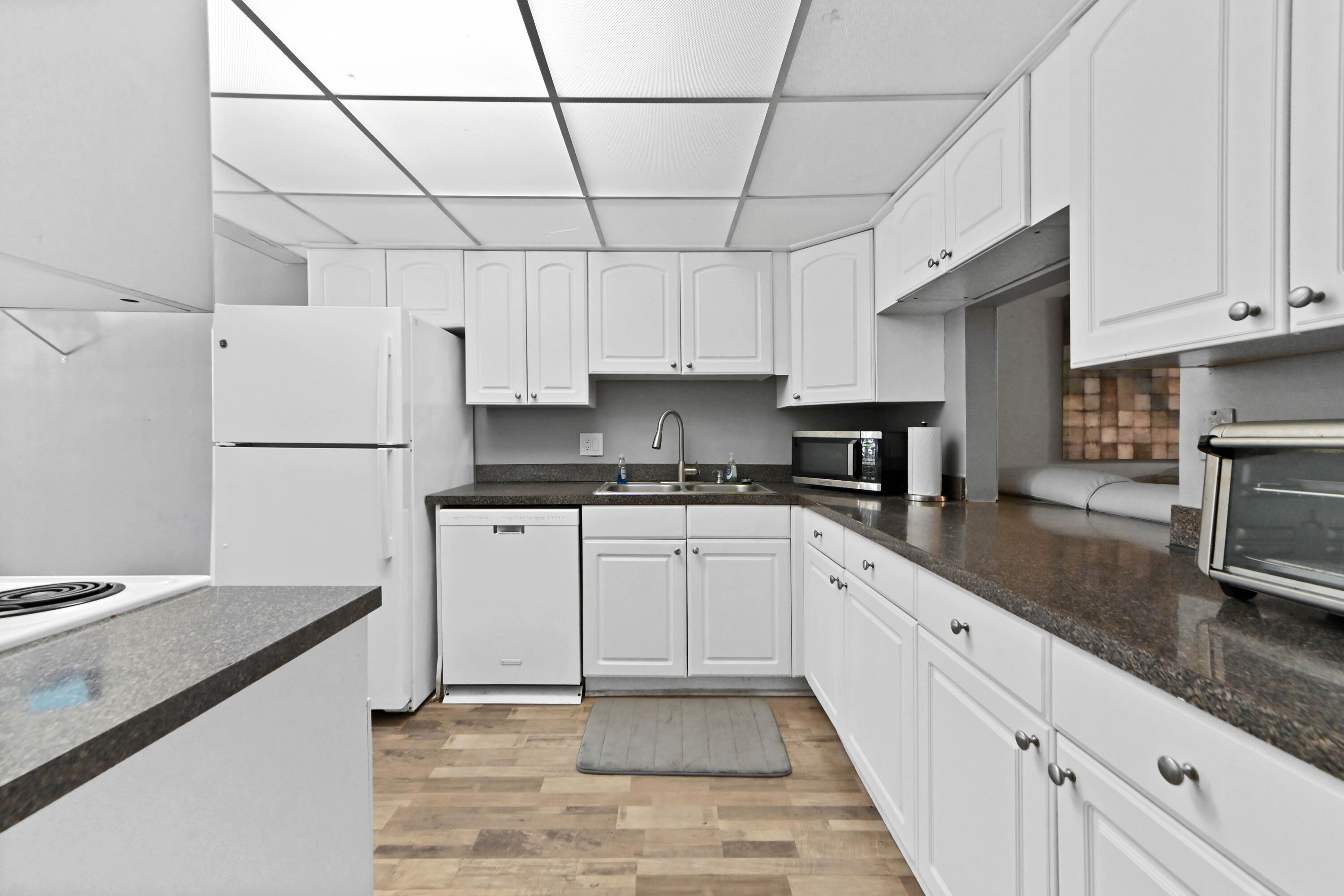 FOREST HILL VILLAS GARDEN - Residential