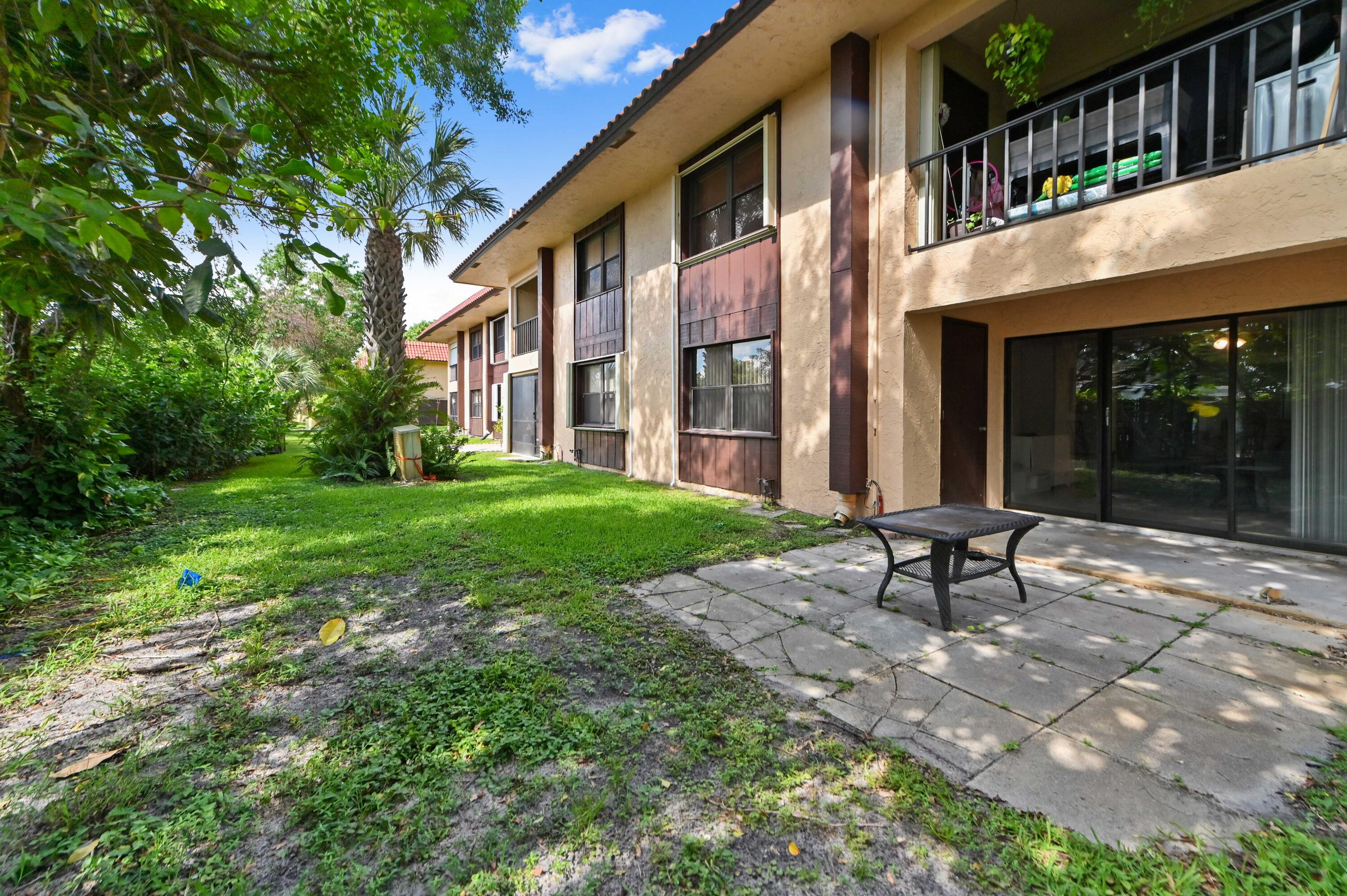 FOREST HILL VILLAS GARDEN - Residential