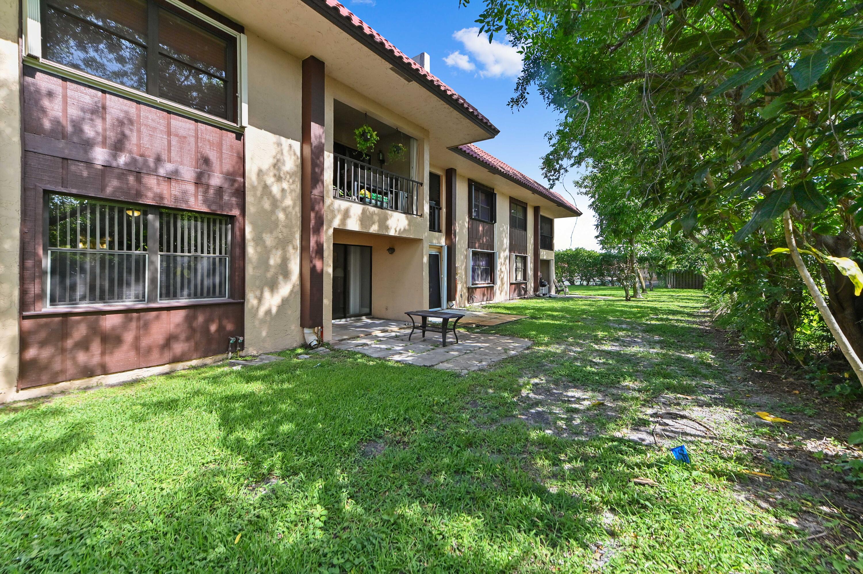 FOREST HILL VILLAS GARDEN - Residential