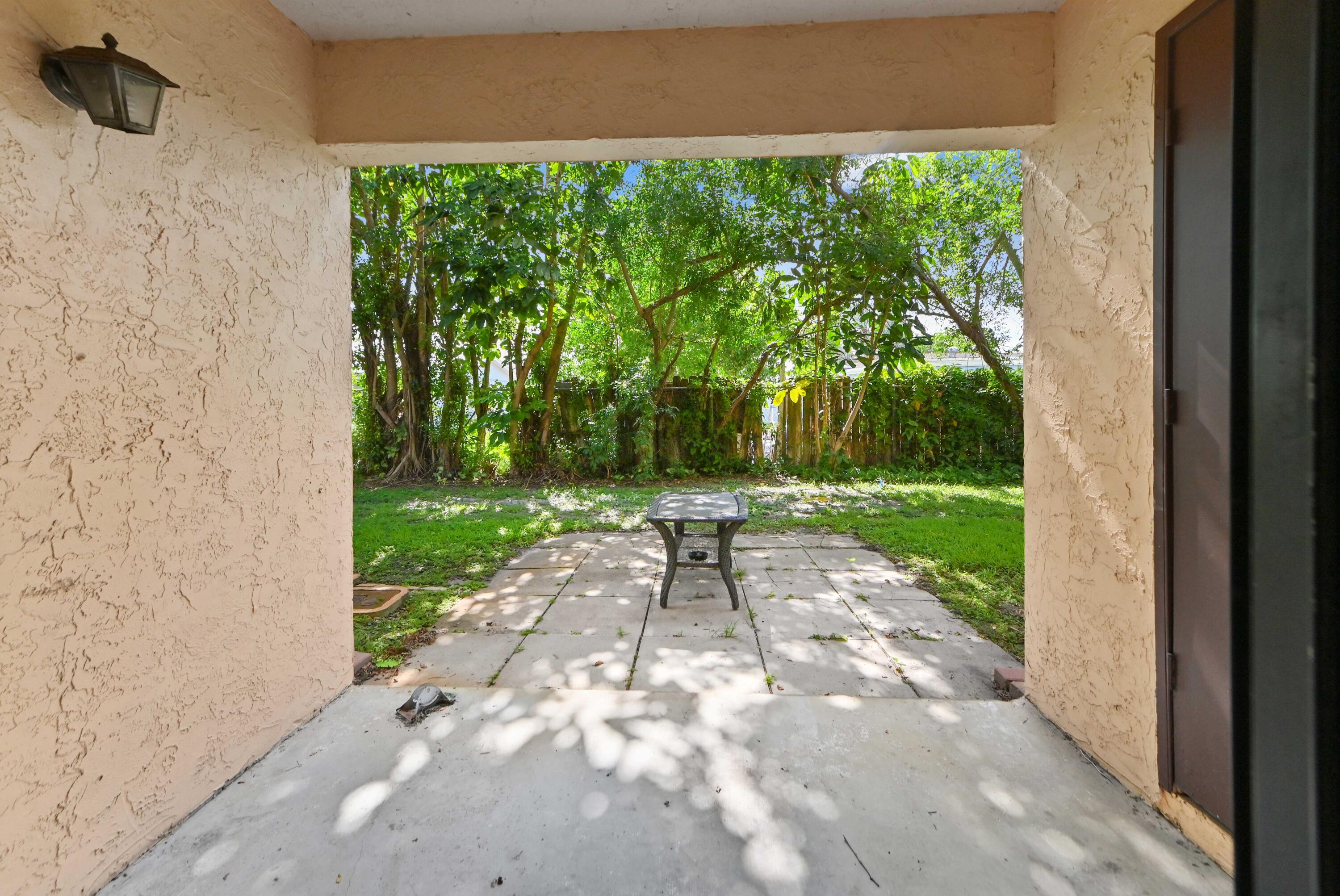 FOREST HILL VILLAS GARDEN - Residential