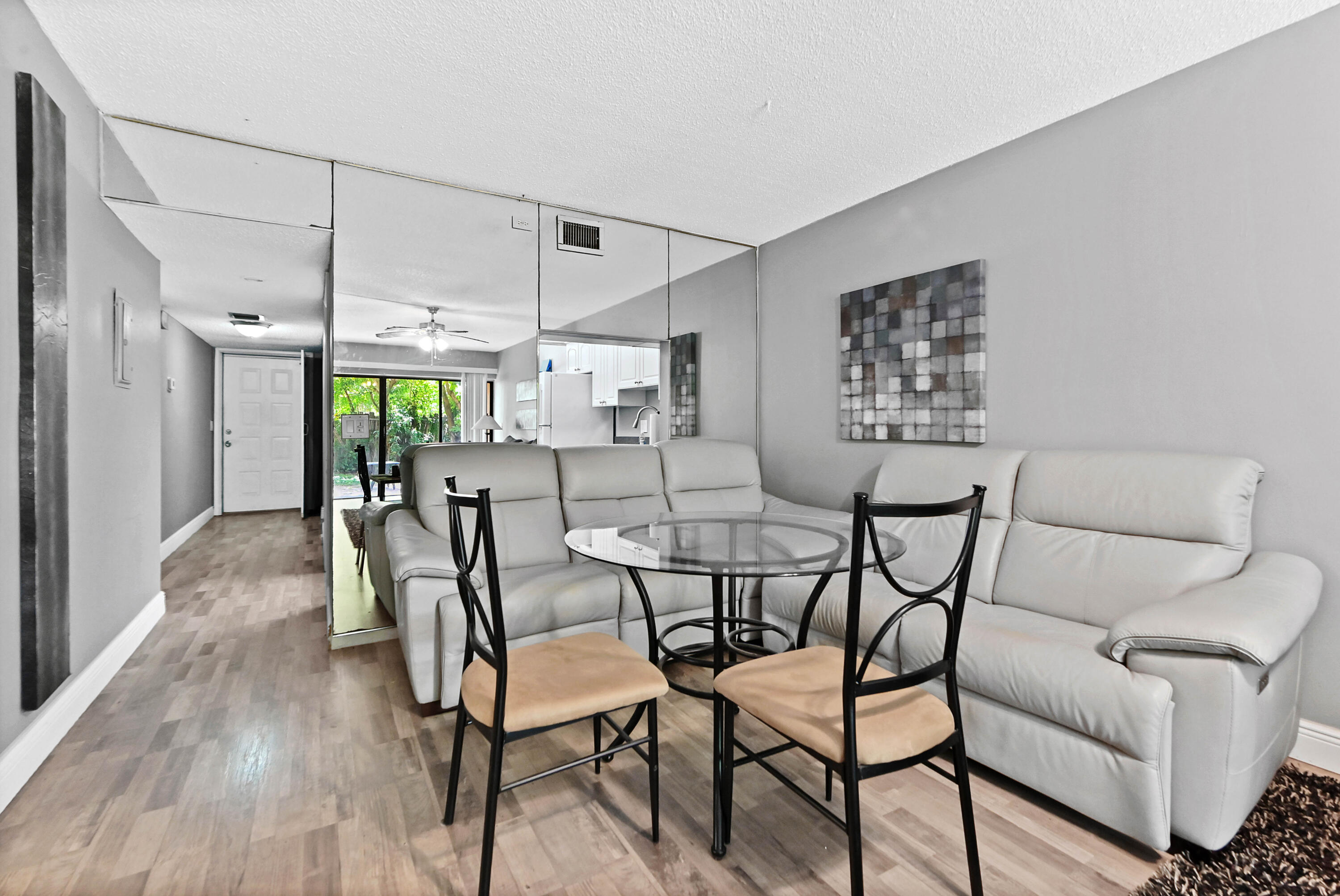 FOREST HILL VILLAS GARDEN - Residential