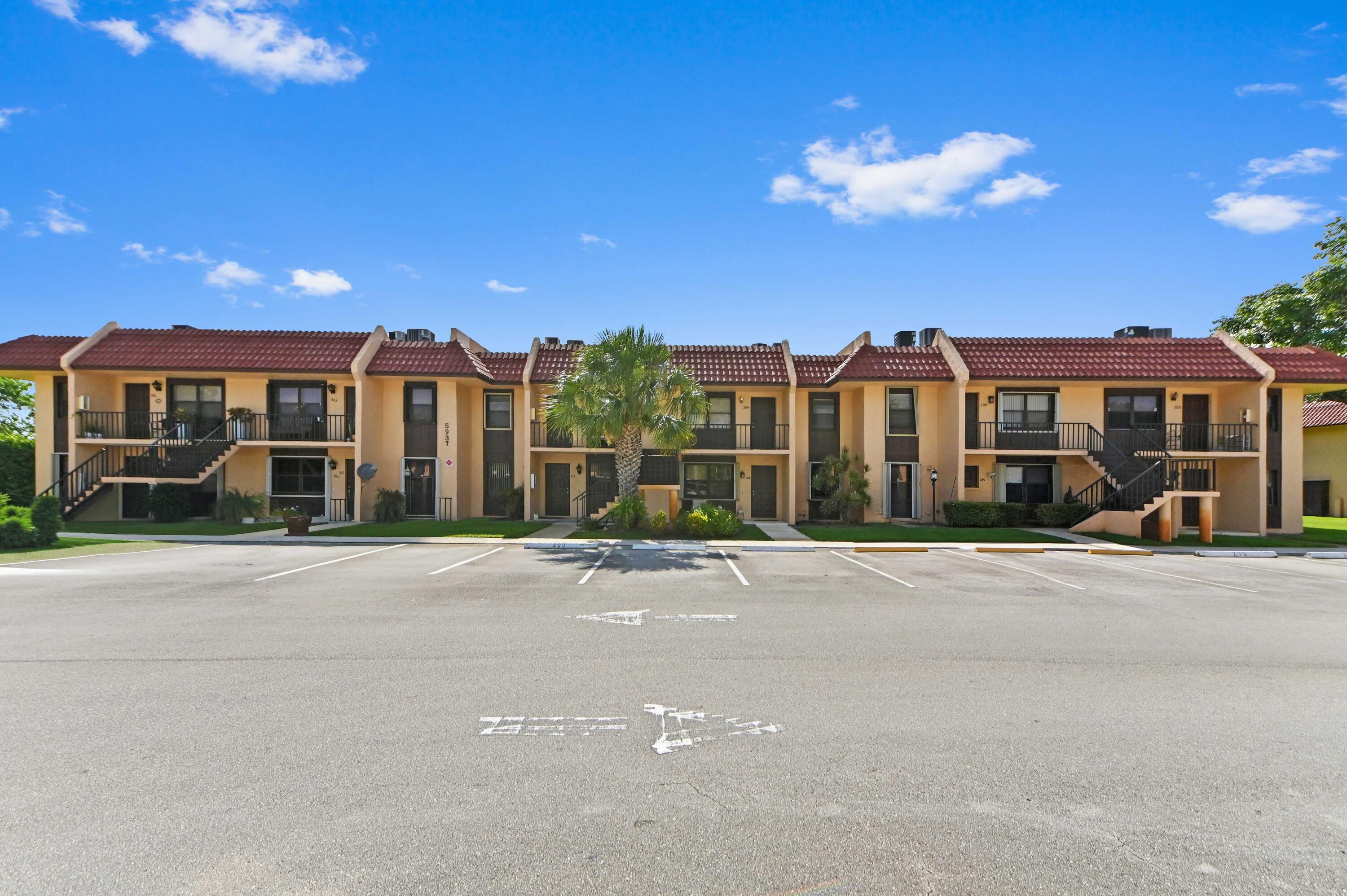 FOREST HILL VILLAS GARDEN - Residential