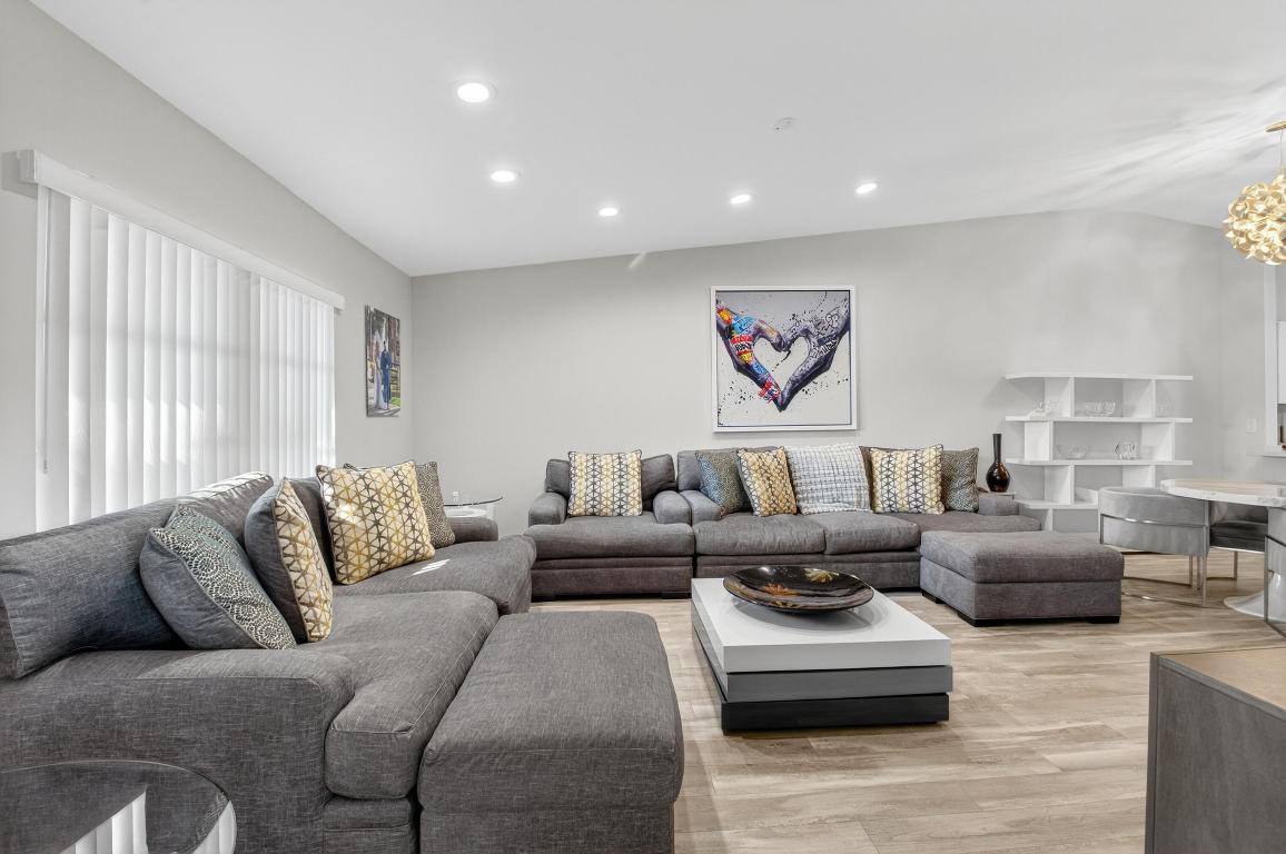 WHISPER WALK /EASTGATE - Residential