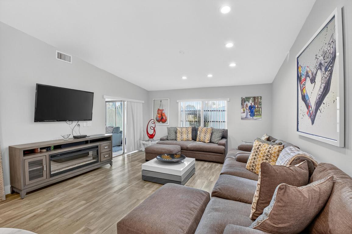WHISPER WALK /EASTGATE - Residential