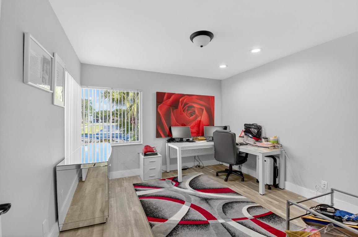 WHISPER WALK /EASTGATE - Residential