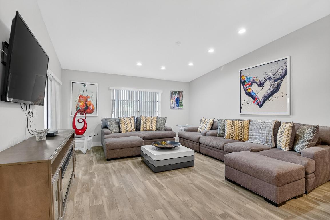 WHISPER WALK /EASTGATE - Residential