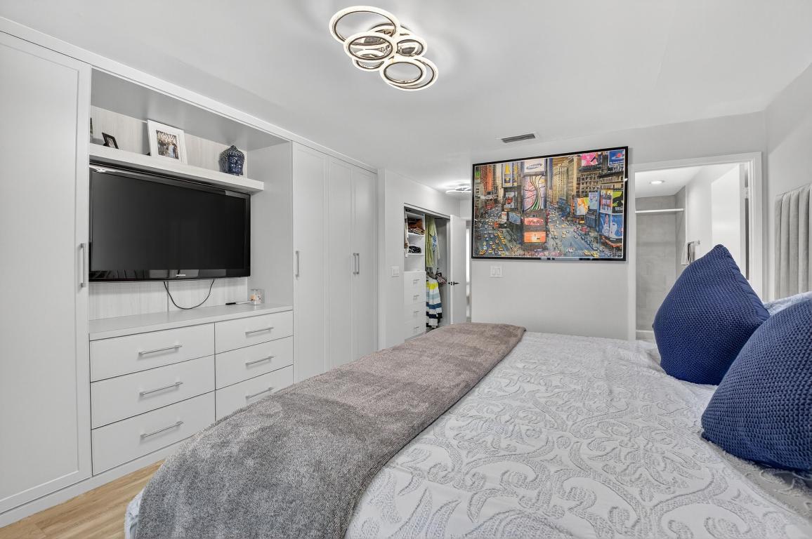 WHISPER WALK /EASTGATE - Residential