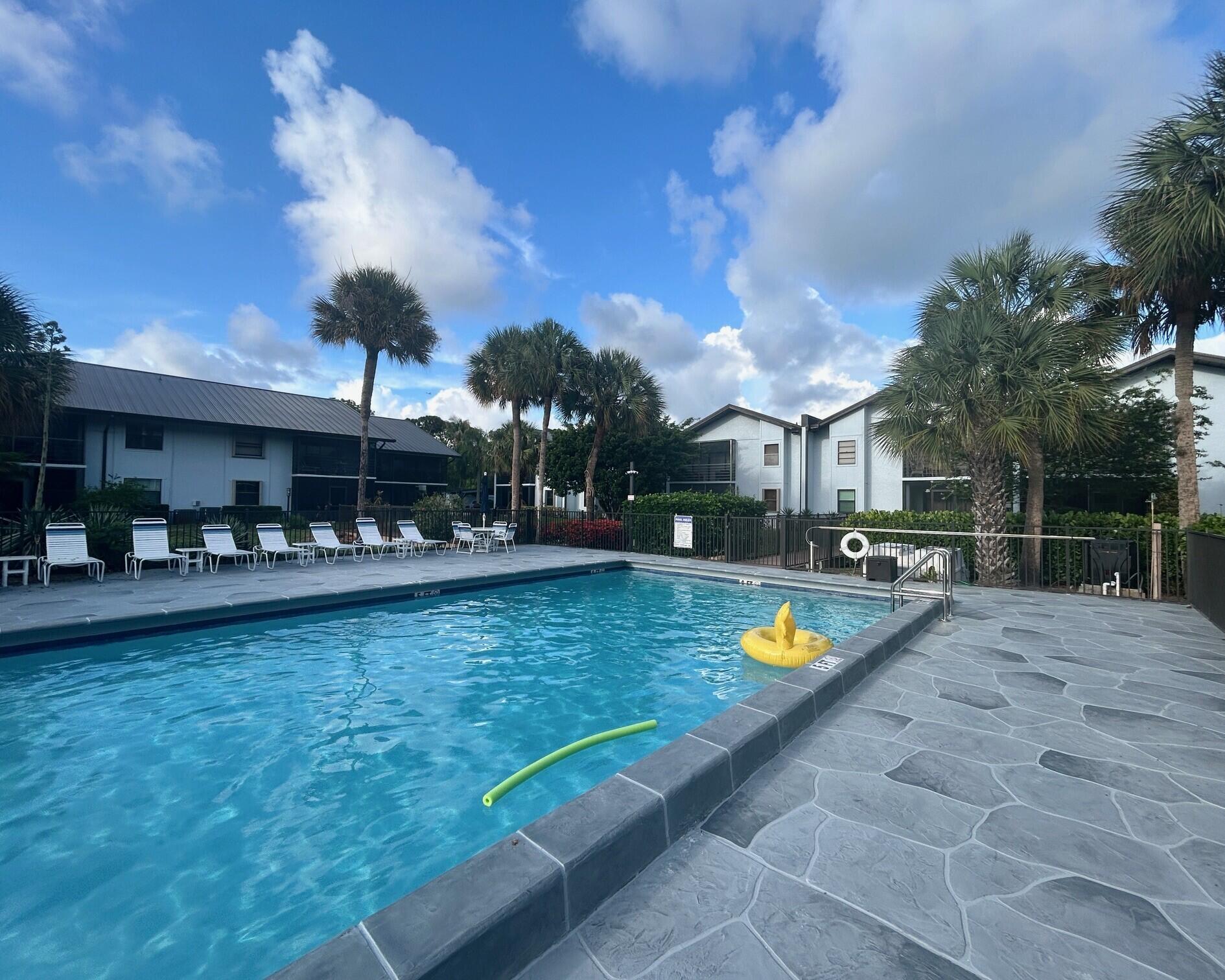 PARK SQUARE CONDO (AKA COUNTRY MEADOWS CONDO) - Residential