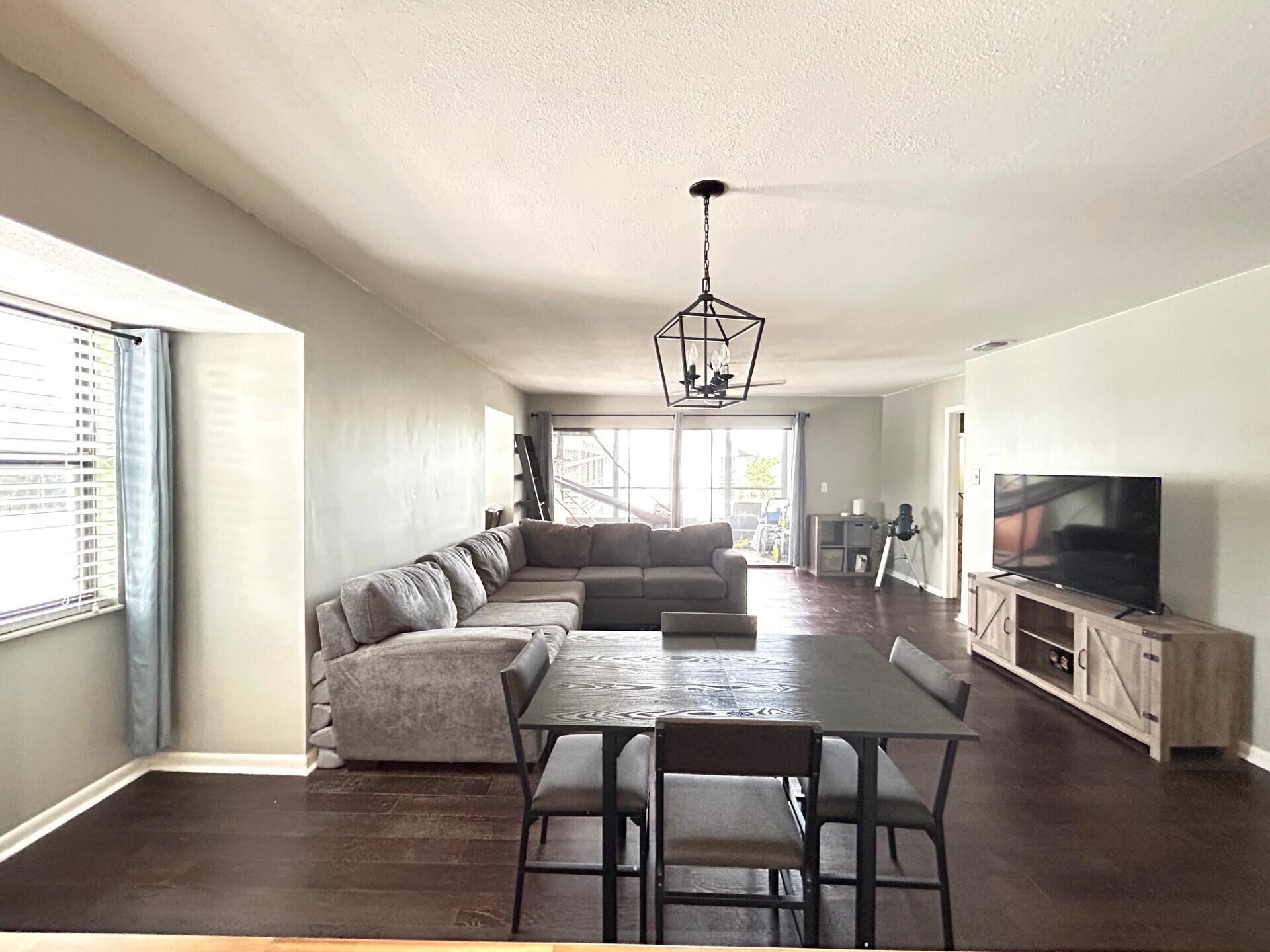 PARK SQUARE CONDO (AKA COUNTRY MEADOWS CONDO) - Residential