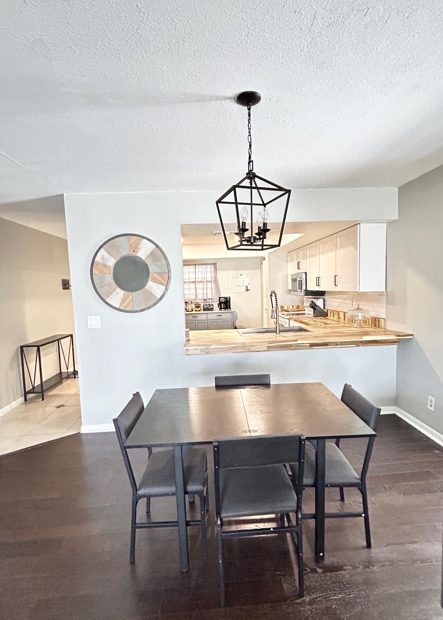 PARK SQUARE CONDO (AKA COUNTRY MEADOWS CONDO) - Residential