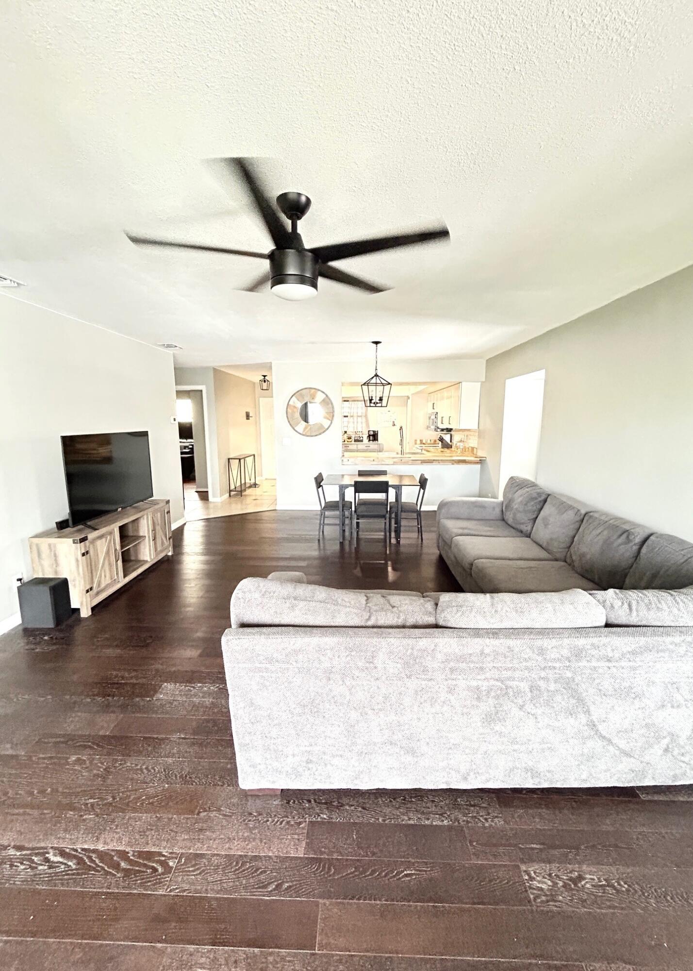 PARK SQUARE CONDO (AKA COUNTRY MEADOWS CONDO) - Residential