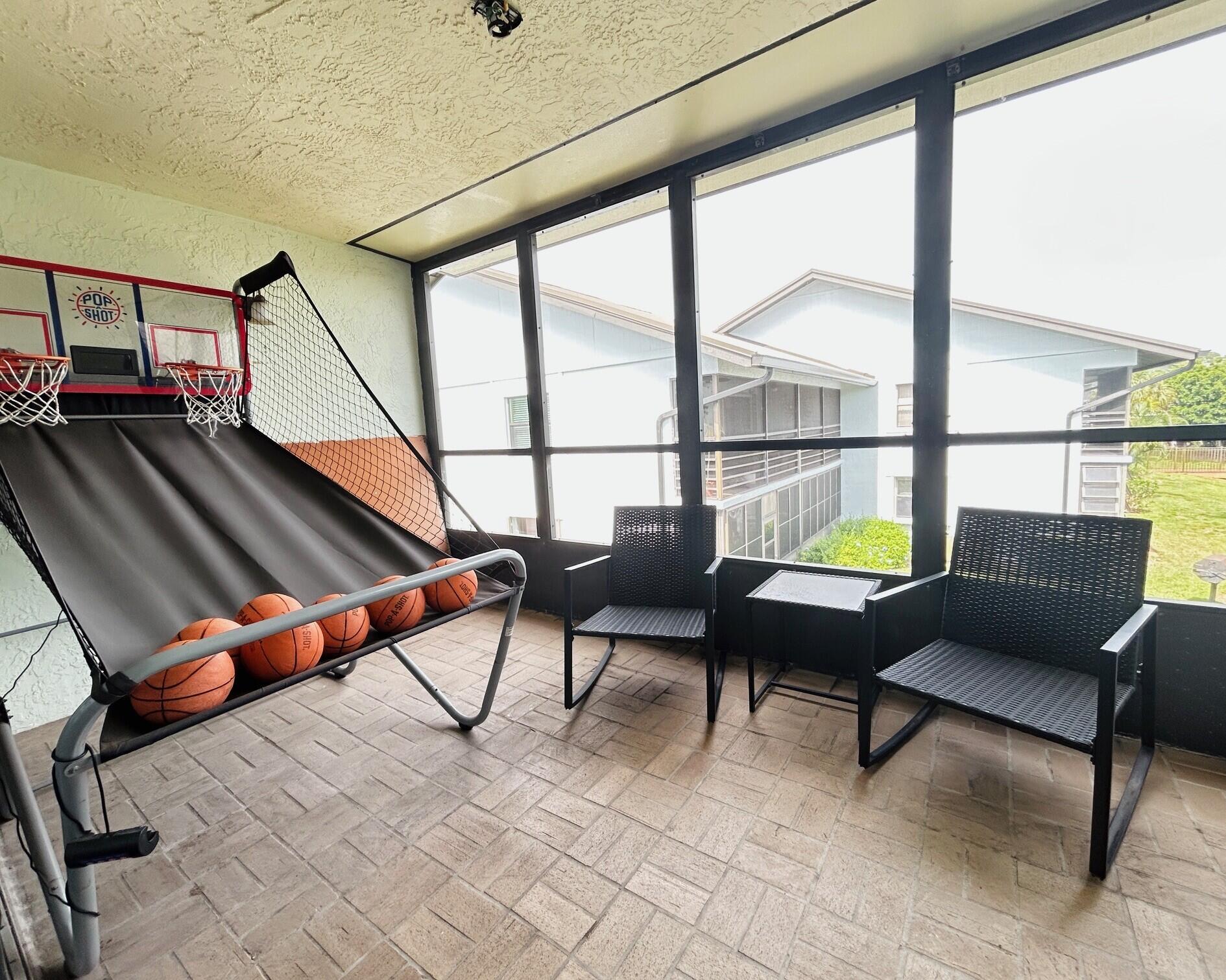 PARK SQUARE CONDO (AKA COUNTRY MEADOWS CONDO) - Residential