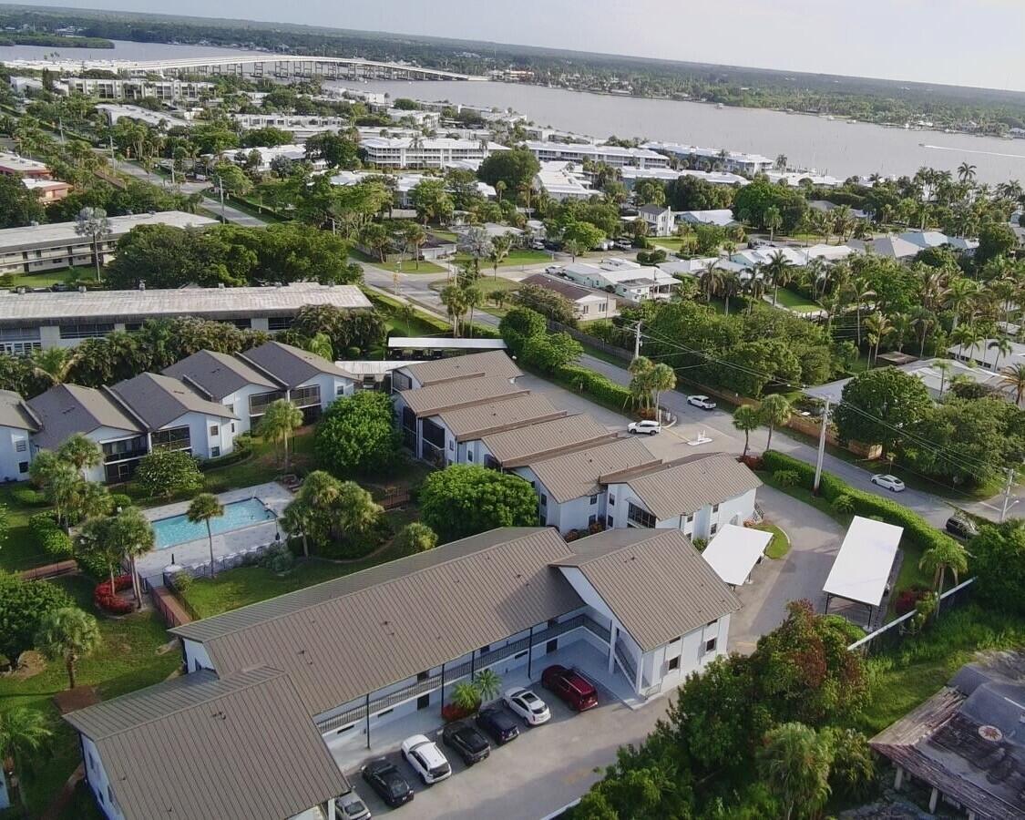 PARK SQUARE CONDO (AKA COUNTRY MEADOWS CONDO) - Residential