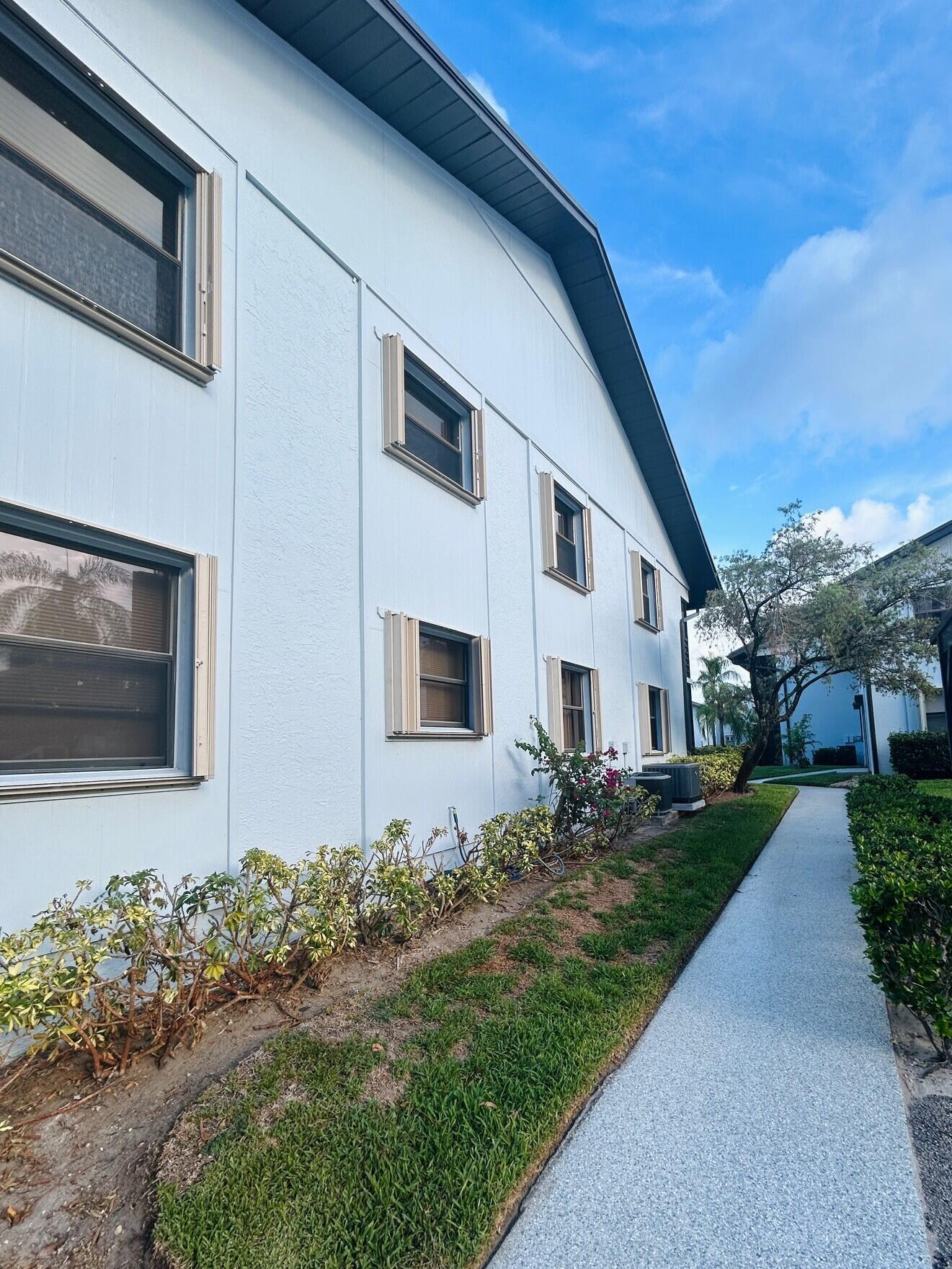 PARK SQUARE CONDO (AKA COUNTRY MEADOWS CONDO) - Residential
