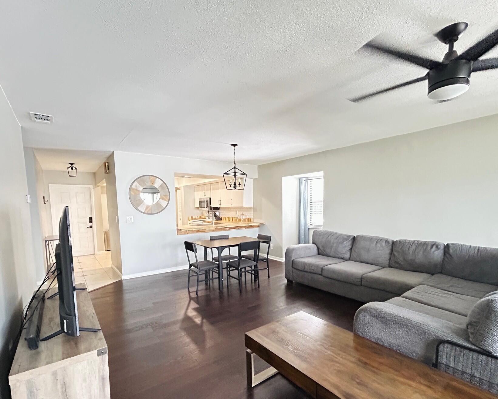 PARK SQUARE CONDO (AKA COUNTRY MEADOWS CONDO) - Residential