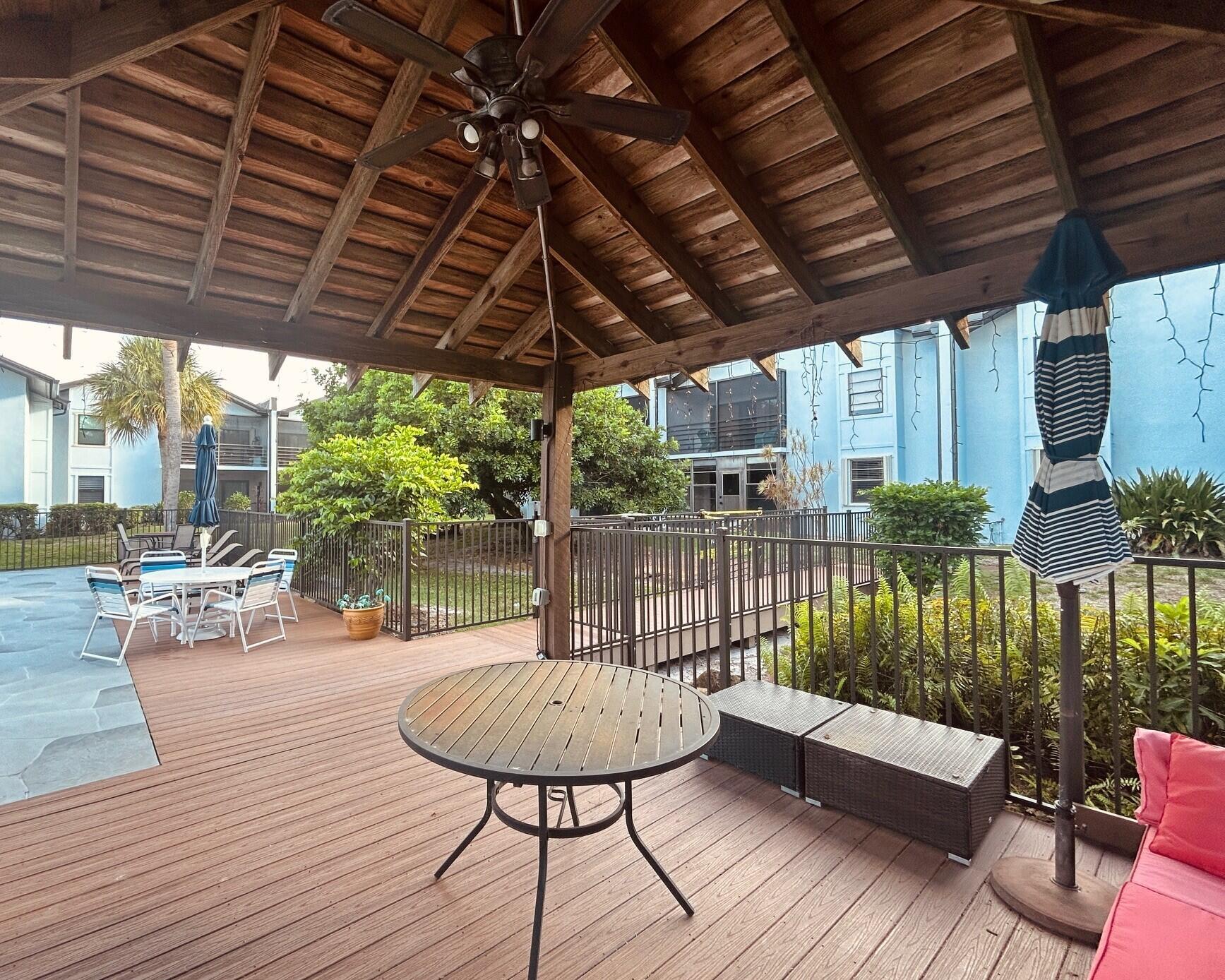 PARK SQUARE CONDO (AKA COUNTRY MEADOWS CONDO) - Residential