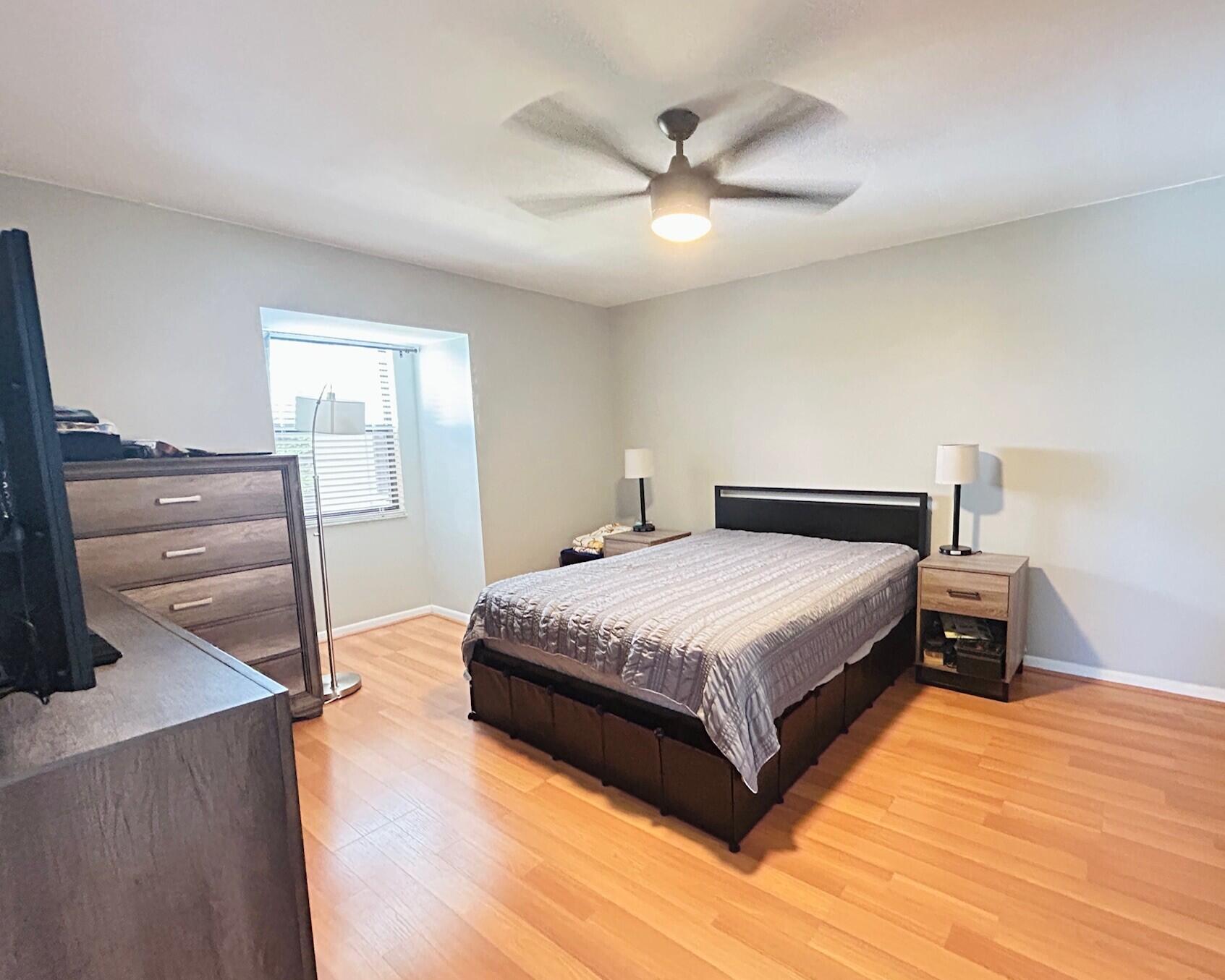 PARK SQUARE CONDO (AKA COUNTRY MEADOWS CONDO) - Residential