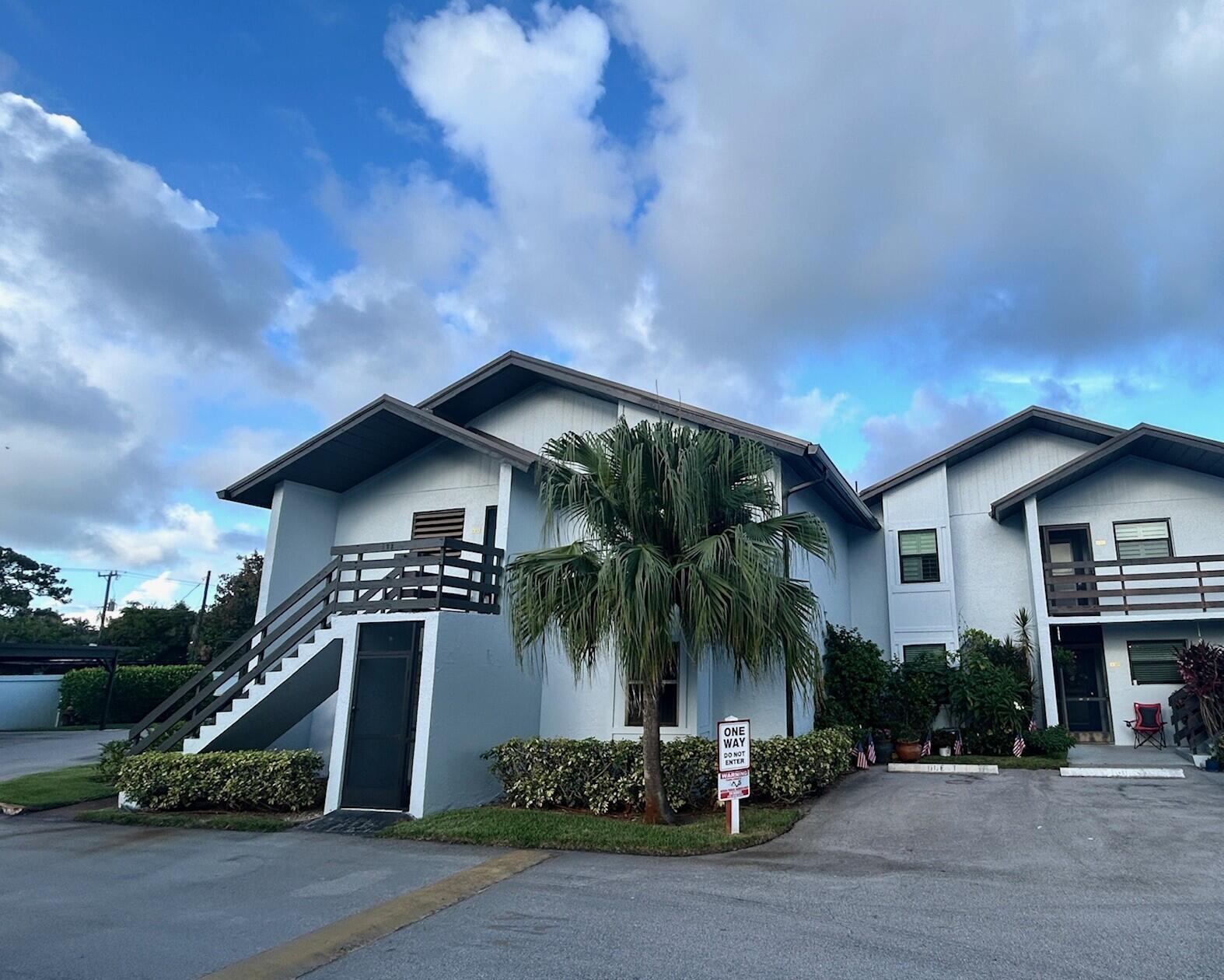 PARK SQUARE CONDO (AKA COUNTRY MEADOWS CONDO) - Residential