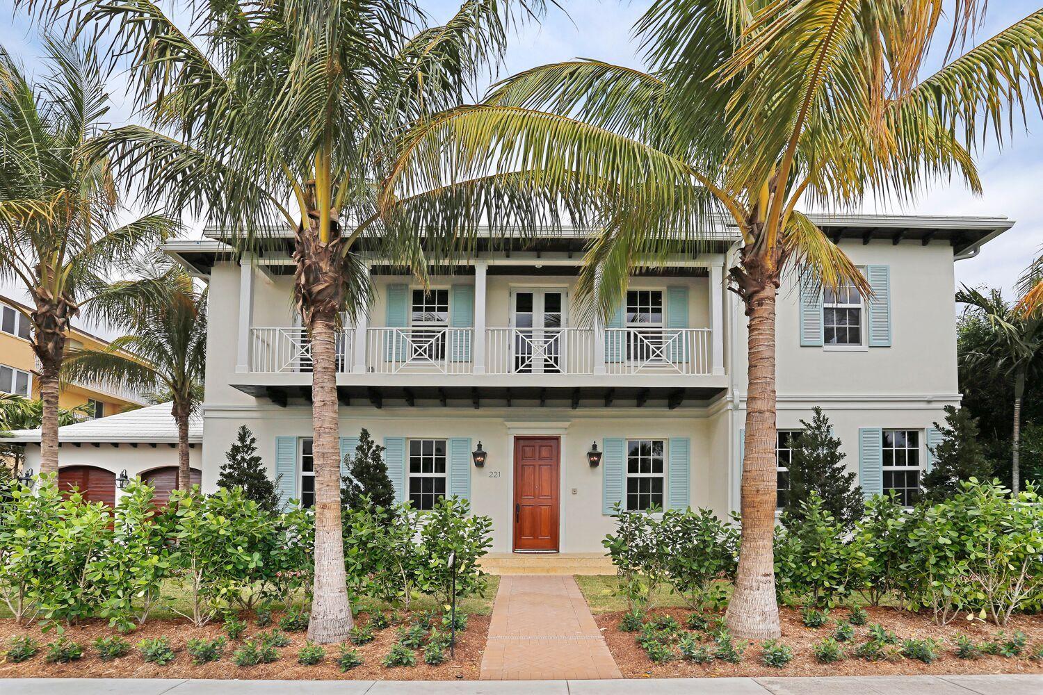 BEAUTIFUL IN TOWN BRITISH WEST INDIES SINGLE FAMILY HOME. SPACIOUS 4 BEDROOM 5 FULL 2 HALF BATHS. 11 FOOT CEILINGS, EXTENDED LAP POOL, ELEVATOR, FULL GENERATOR AND 2 BAY GARAGE, OUT DOOR BAR-B-QUE AREA AND PATIO. DESIGNED BY RENOWNED ARCHITECT PATRICK SEAGRAVES.