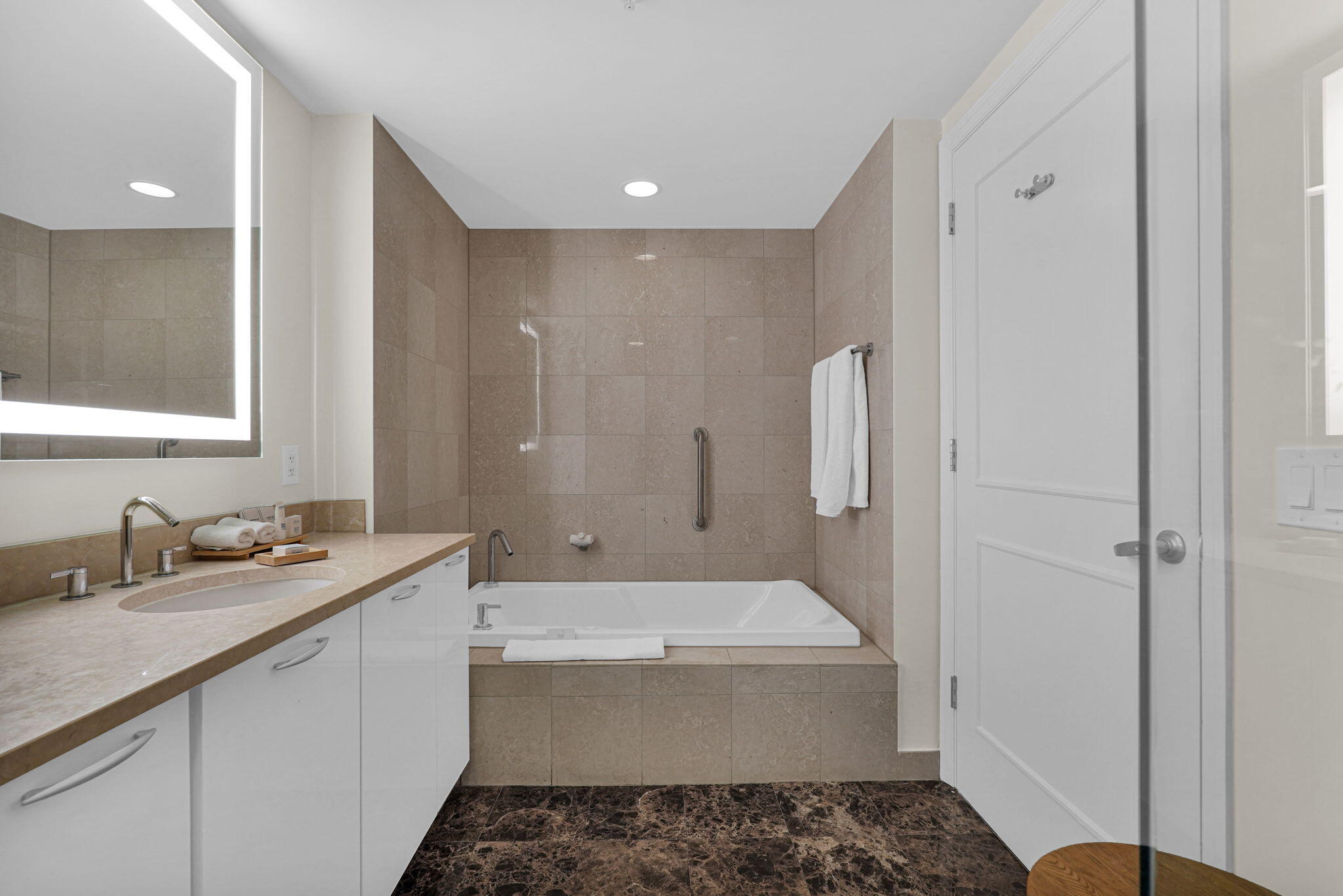 Q CLUB RESORT & RESIDENCES CONDO - Residential