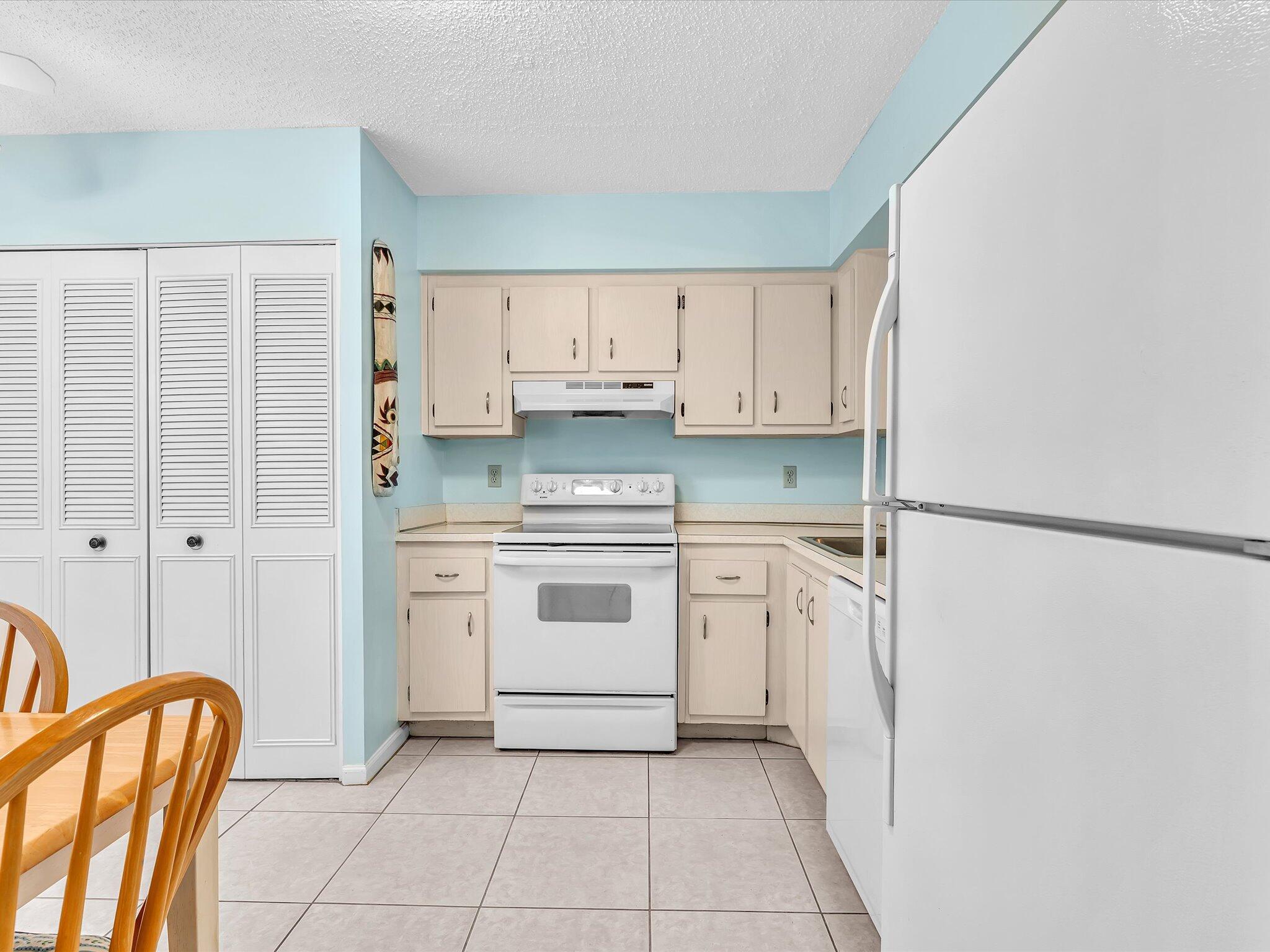 VILLAGES OF ORIOLE DEAUVILLE CONDO - Residential