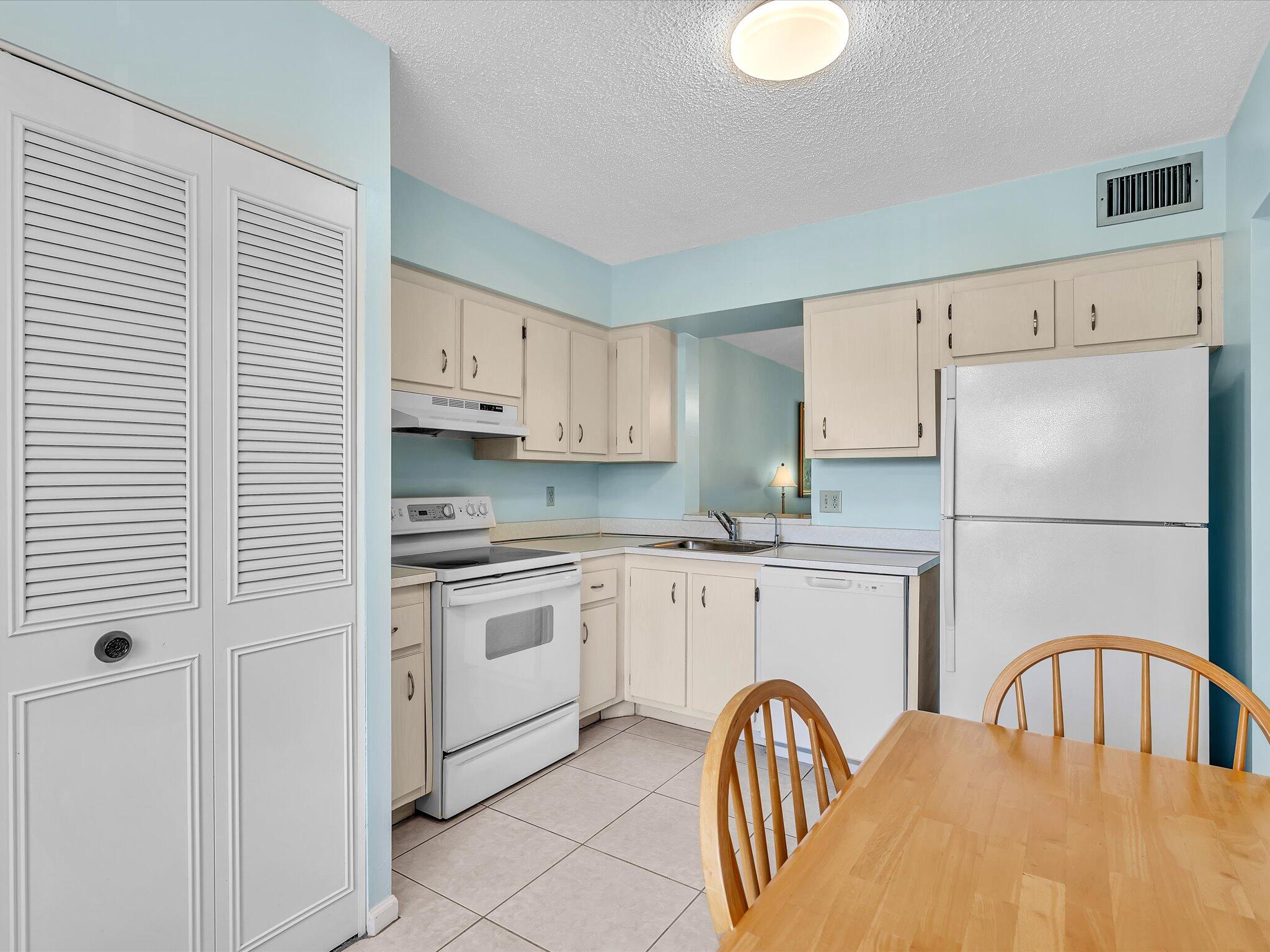 VILLAGES OF ORIOLE DEAUVILLE CONDO - Residential