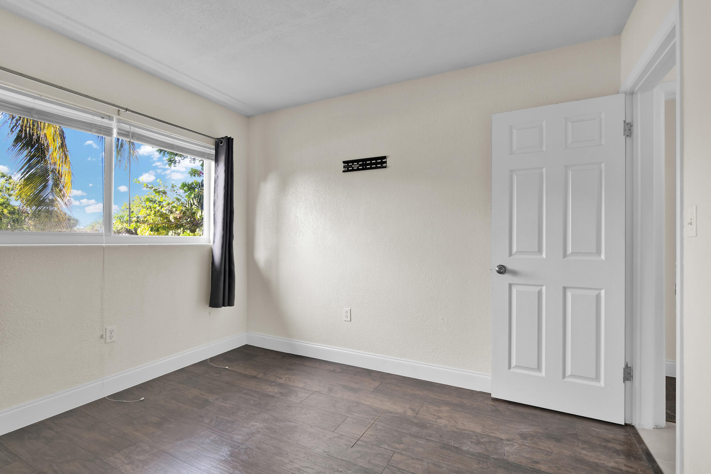 LAKE OSBORNE HILLS - Residential Lease