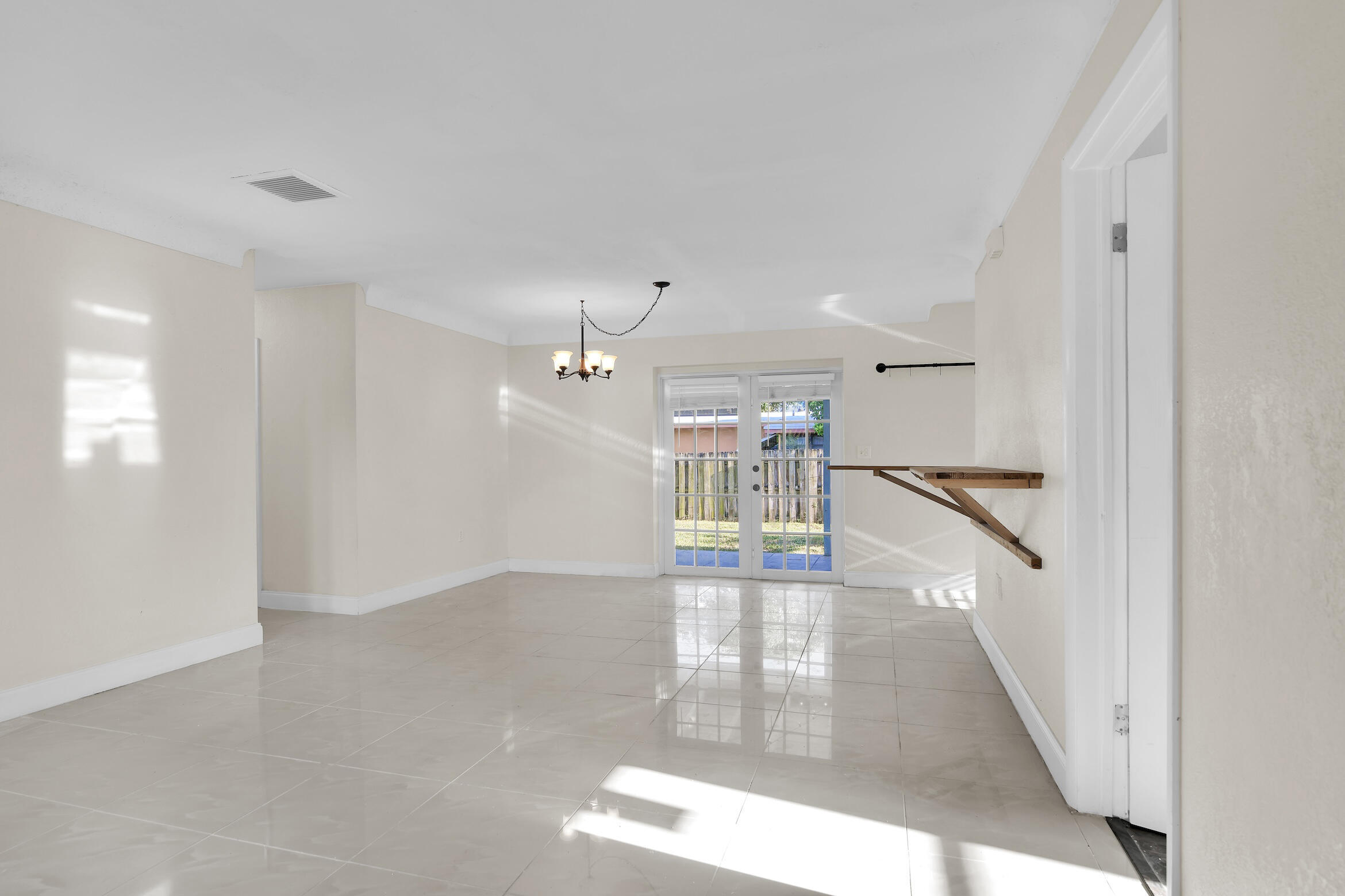 LAKE OSBORNE HILLS - Residential Lease