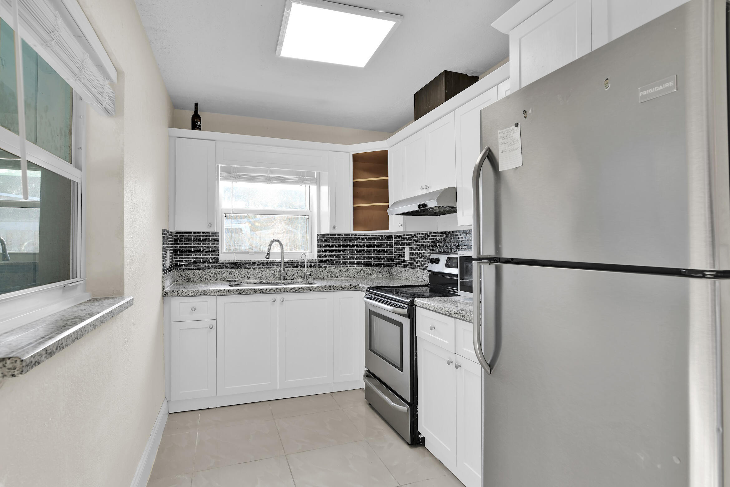 LAKE OSBORNE HILLS - Residential Lease