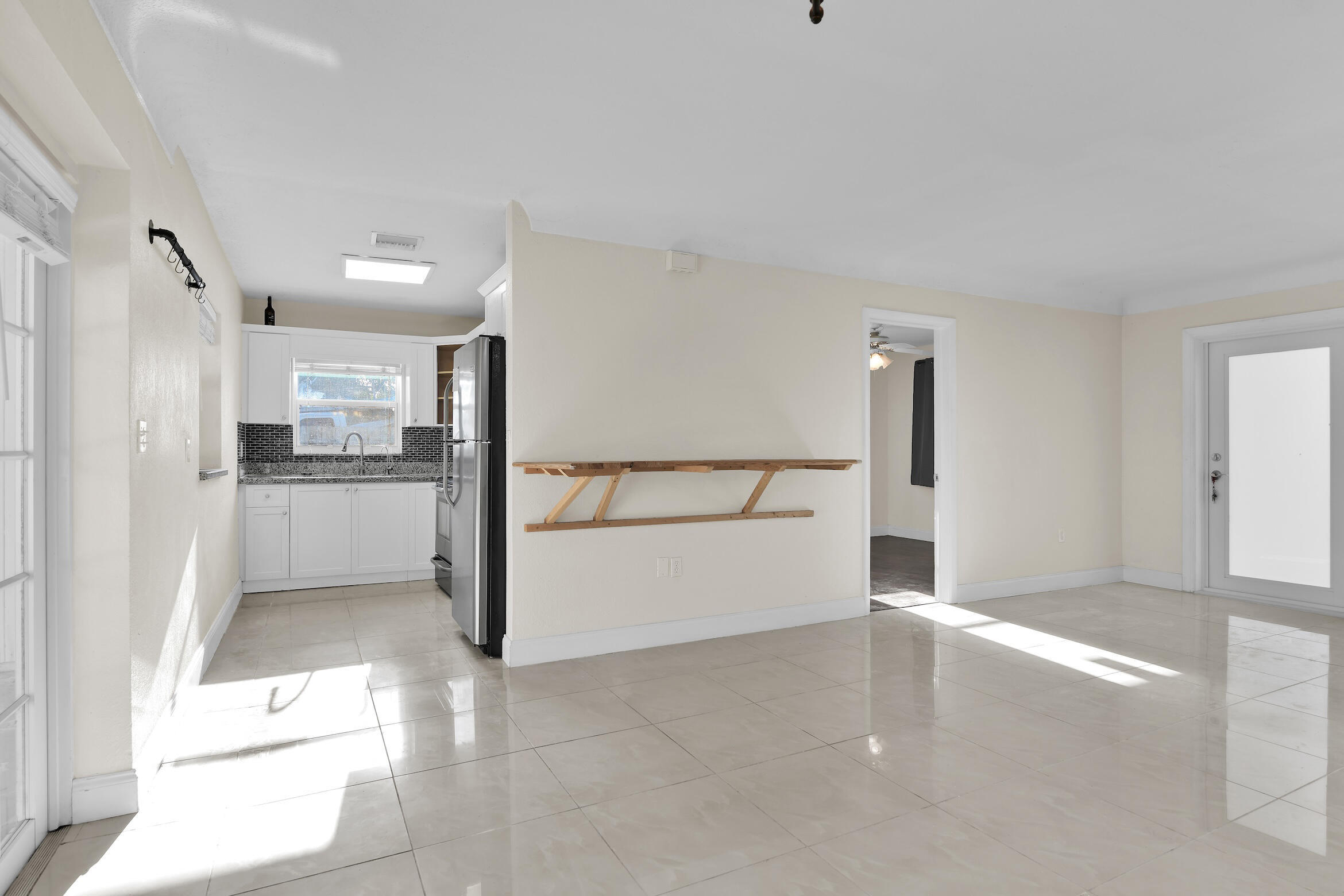 LAKE OSBORNE HILLS - Residential Lease