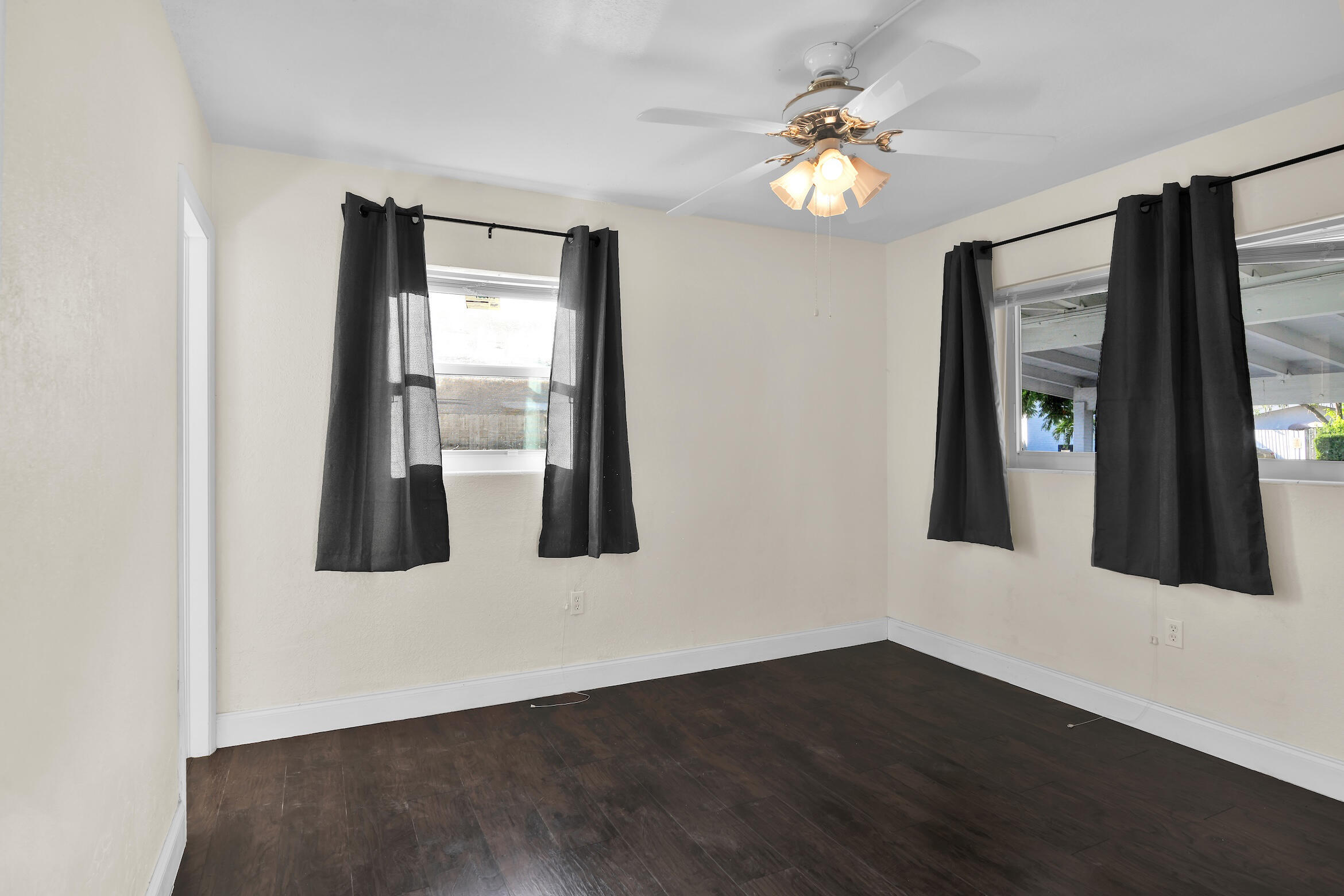 LAKE OSBORNE HILLS - Residential Lease