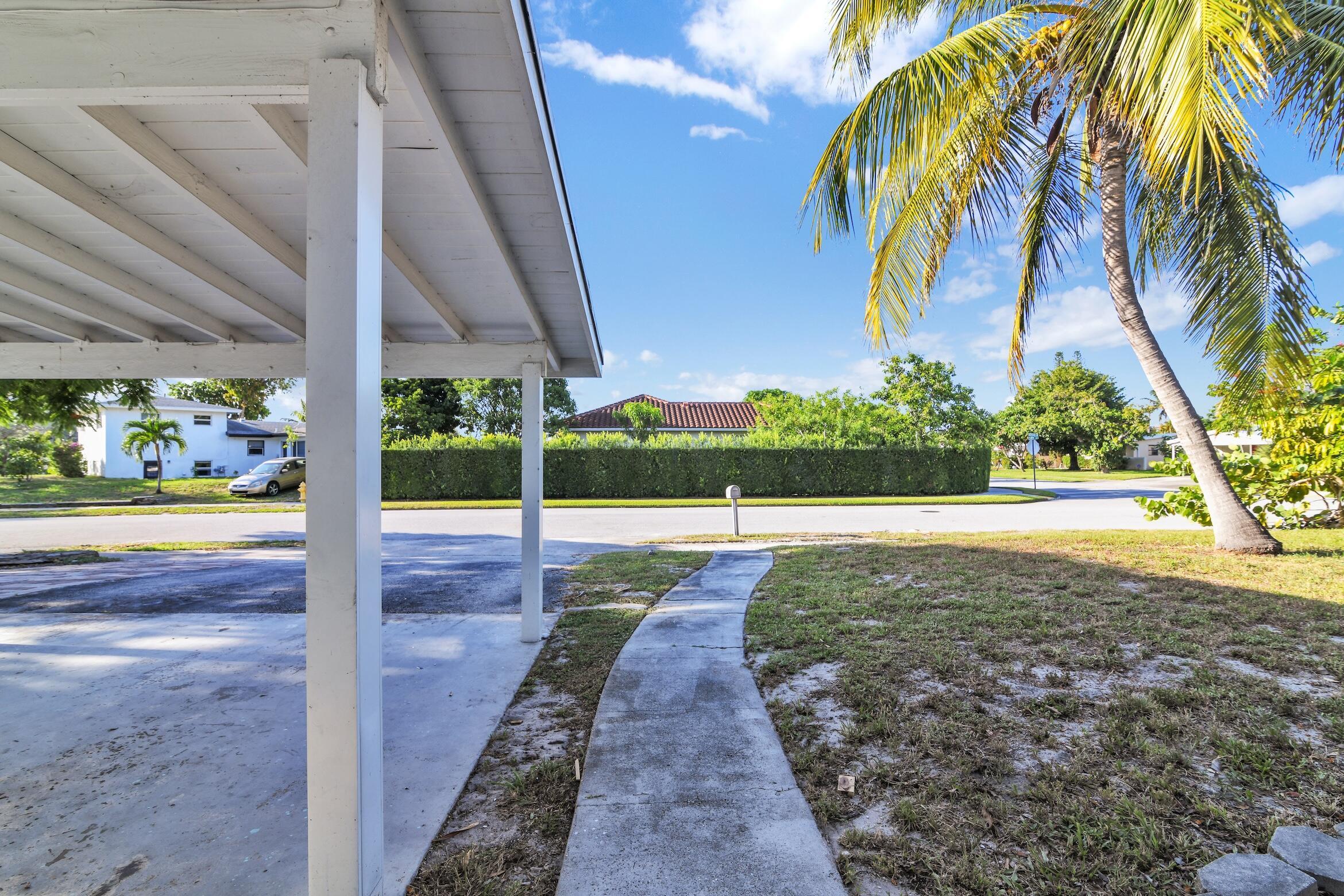 LAKE OSBORNE HILLS - Residential Lease