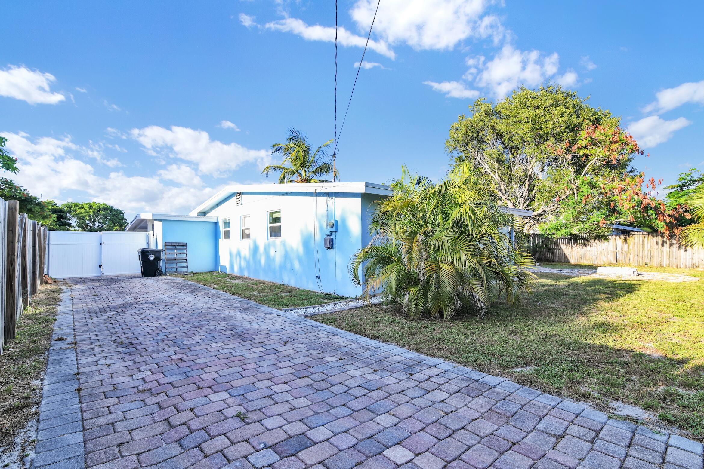 LAKE OSBORNE HILLS - Residential Lease