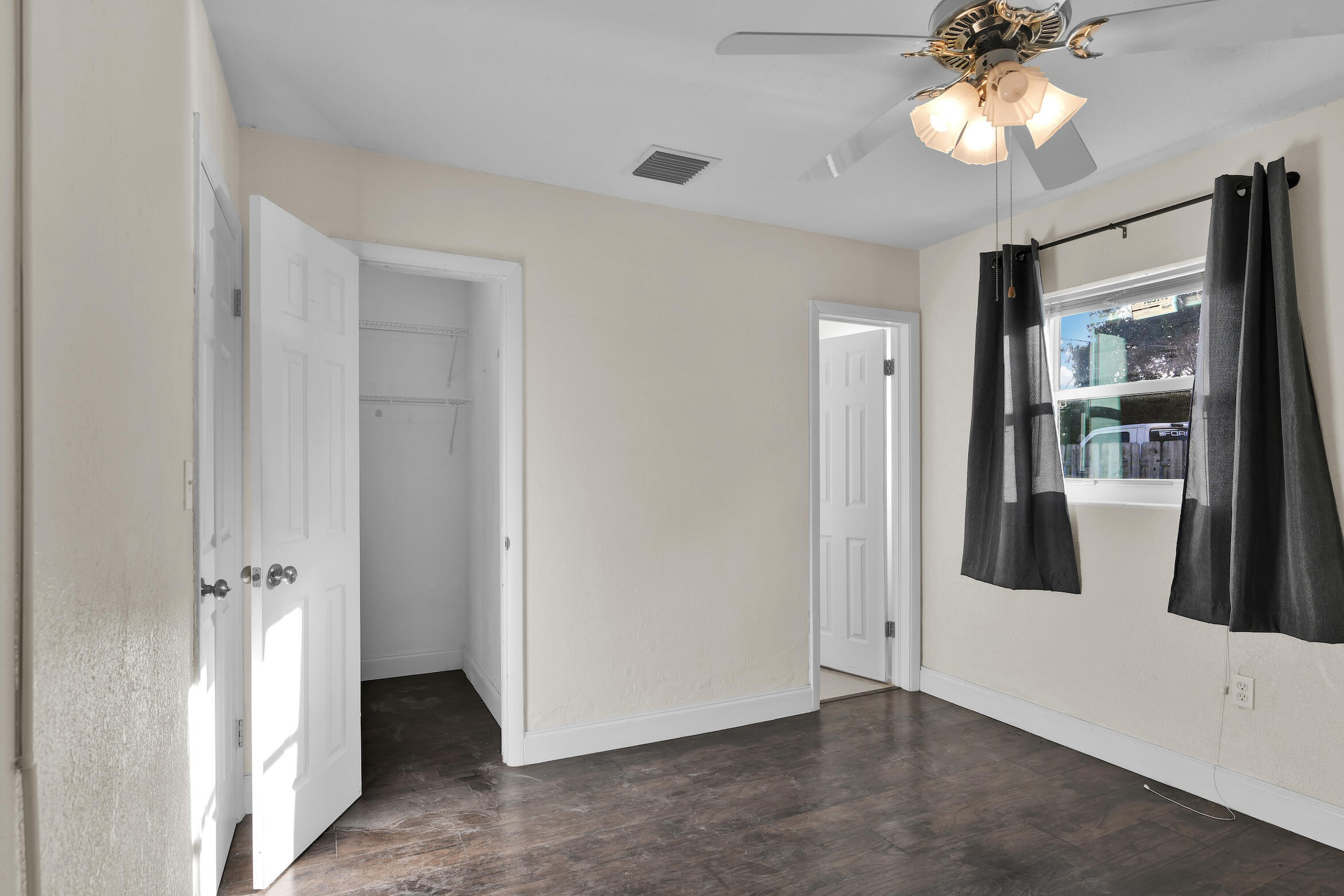 LAKE OSBORNE HILLS - Residential Lease