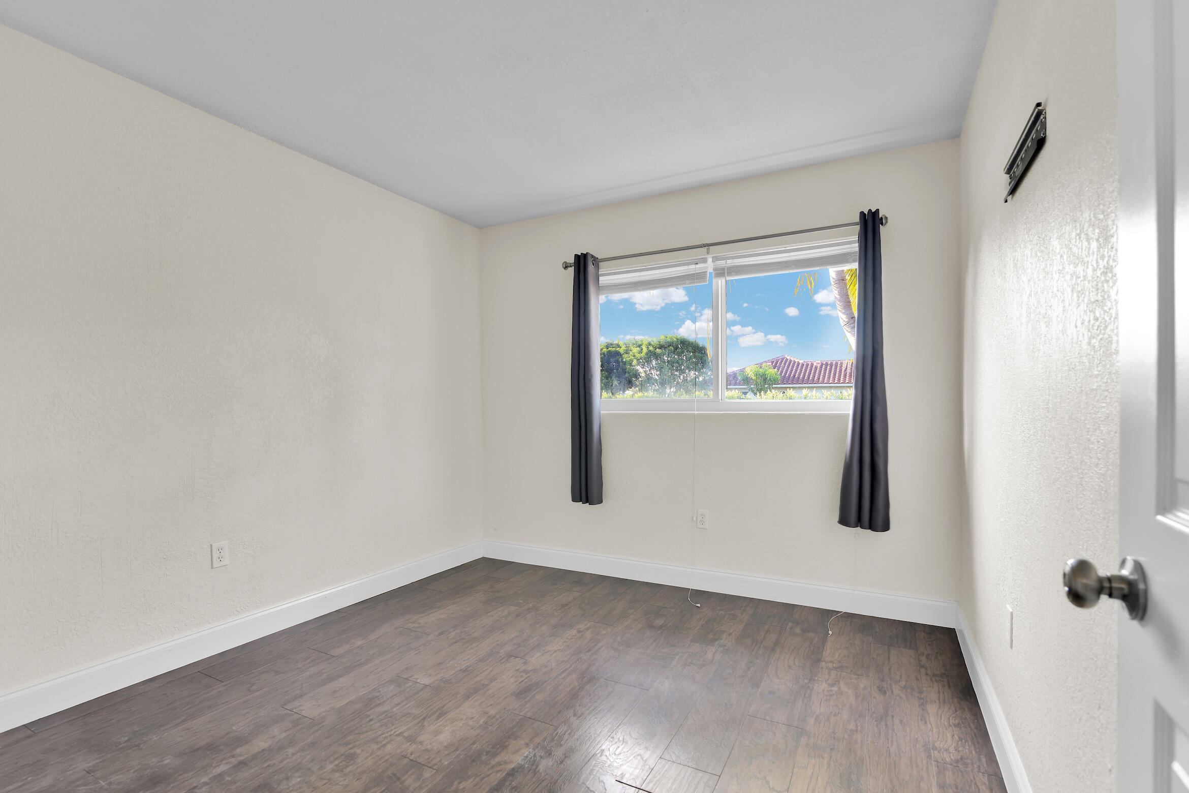 LAKE OSBORNE HILLS - Residential Lease