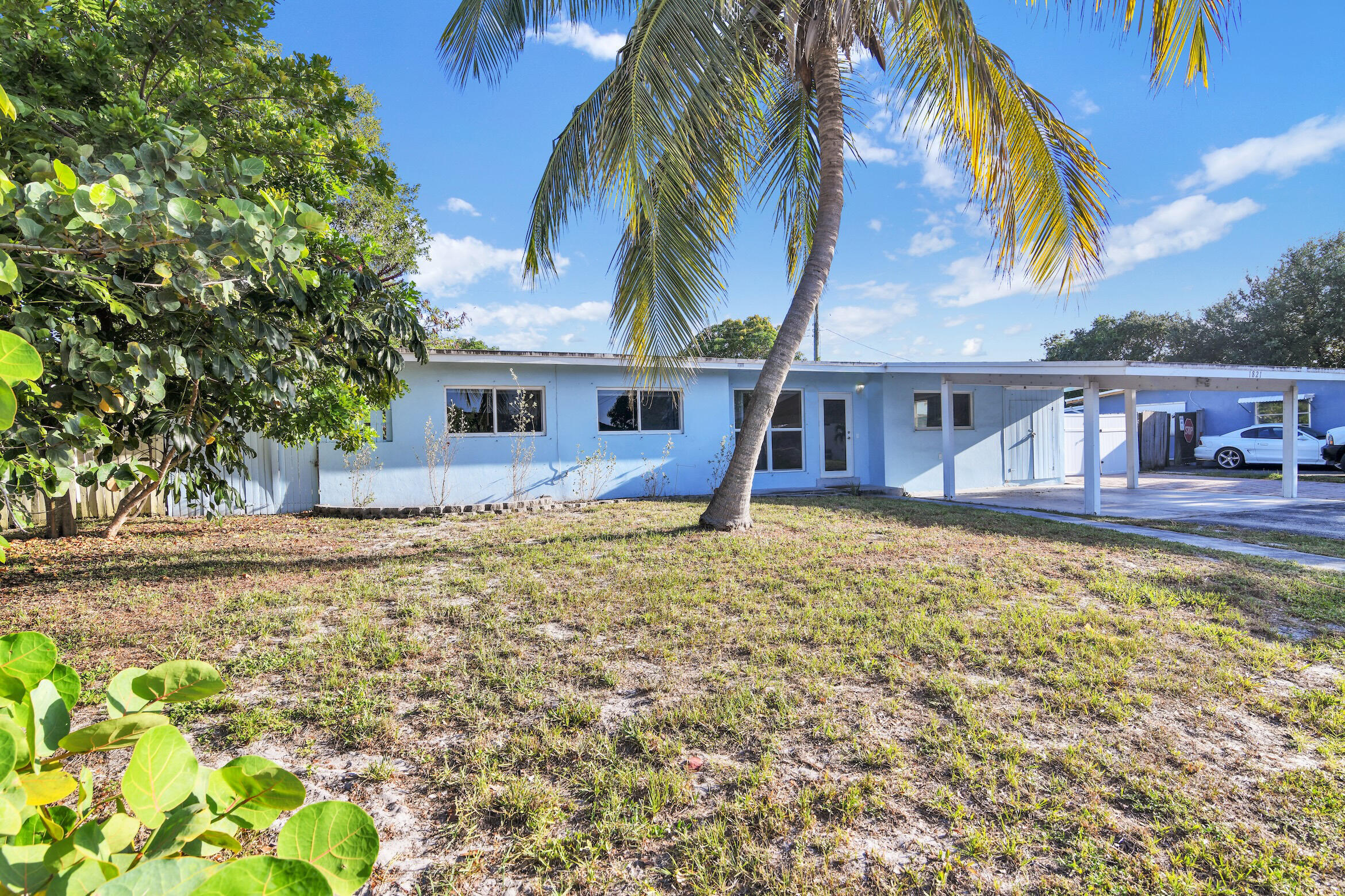 LAKE OSBORNE HILLS - Residential Lease
