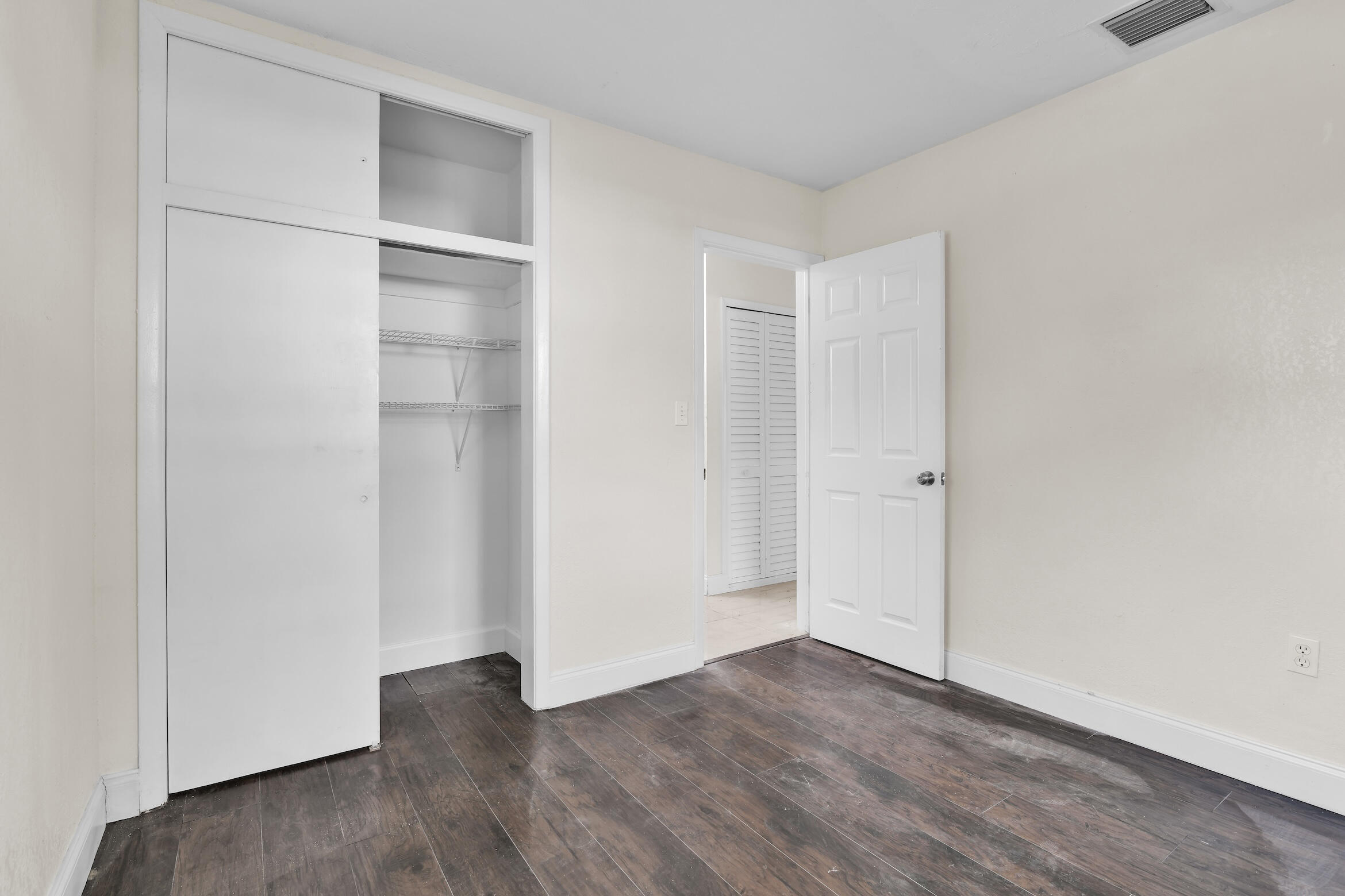 LAKE OSBORNE HILLS - Residential Lease