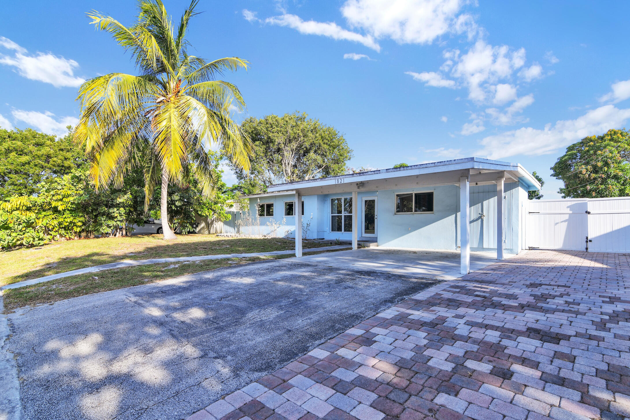 LAKE OSBORNE HILLS - Residential Lease
