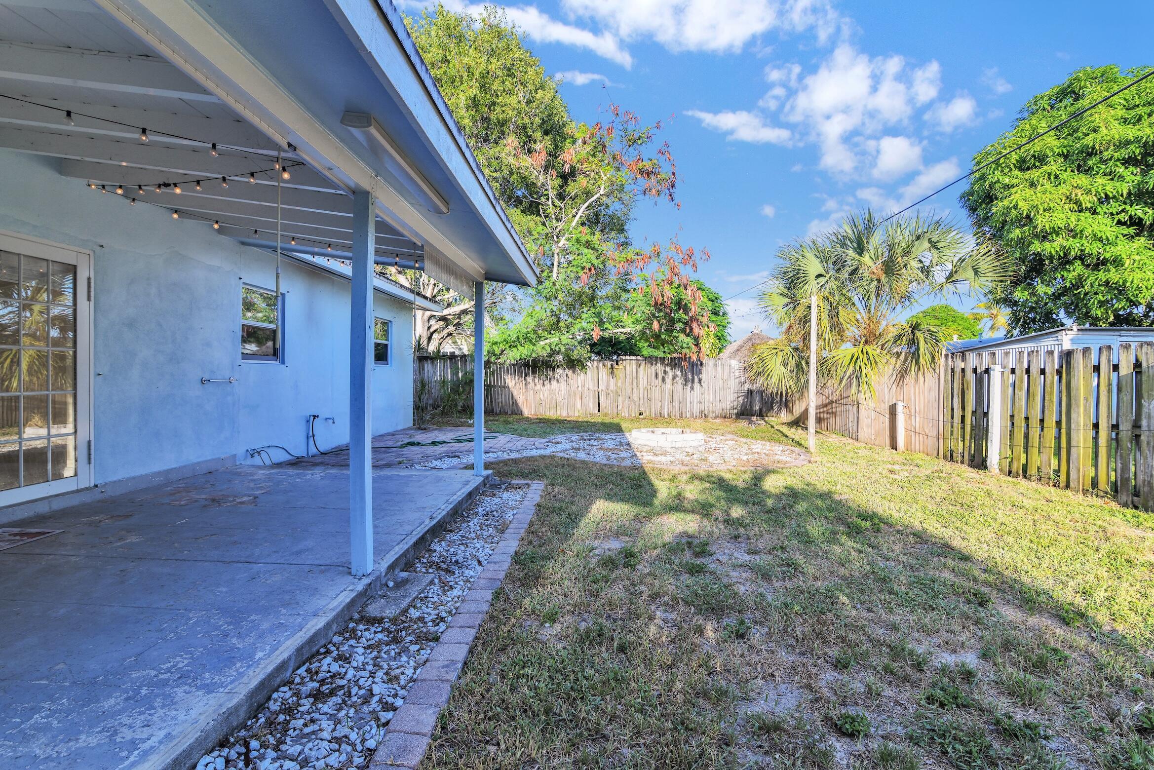 LAKE OSBORNE HILLS - Residential Lease