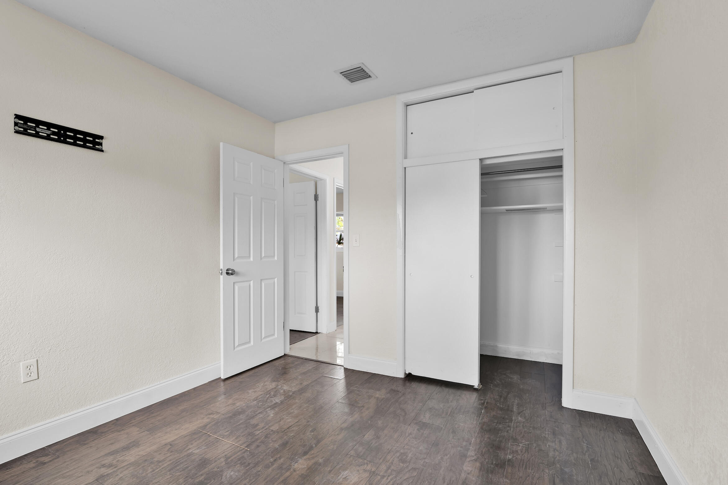 LAKE OSBORNE HILLS - Residential Lease