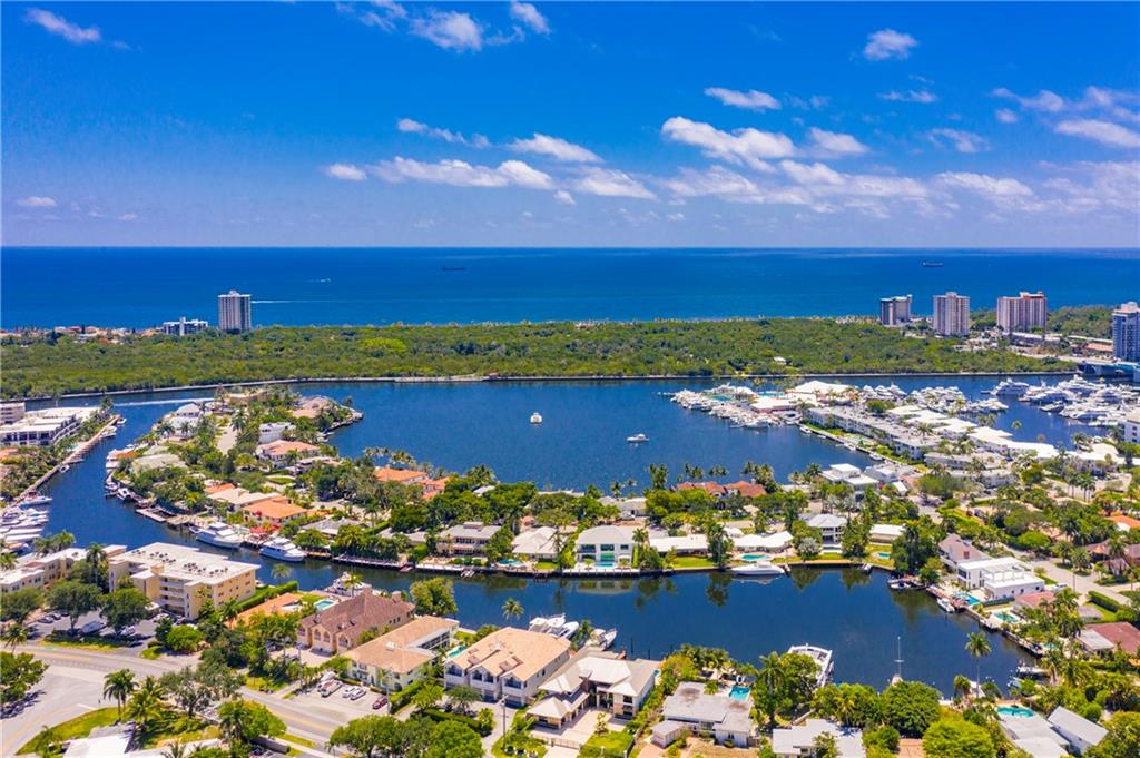 Fabulous brand new construction residence just completed. Located on one of the most sought-after streets in town and perfectly positioned on wide "Seminole Lake" (210 ft) turning basin offering spectacular waterway views. This Modern/Transitional home has been intelligently designed with a sleek, sharp modern interior. Prime waterfront, no fixed bridges to the ocean. Minutes to beaches, Galleria Mall, Las Olas Blvd and some of the finest restaurants.Amazing wide waterway views you just don't get in this price range and must see to appreciate!