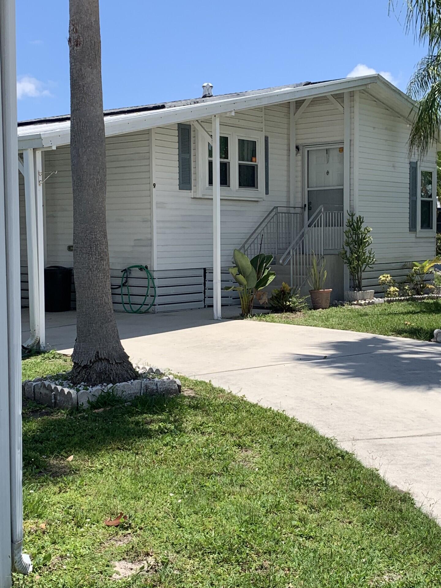 Spanish Lakes Riverfront - Residential