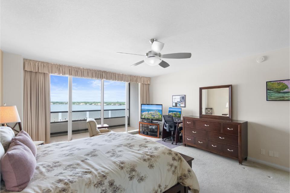 OLD PORT COVE LAKE POINT TOWER CONDO - Residential