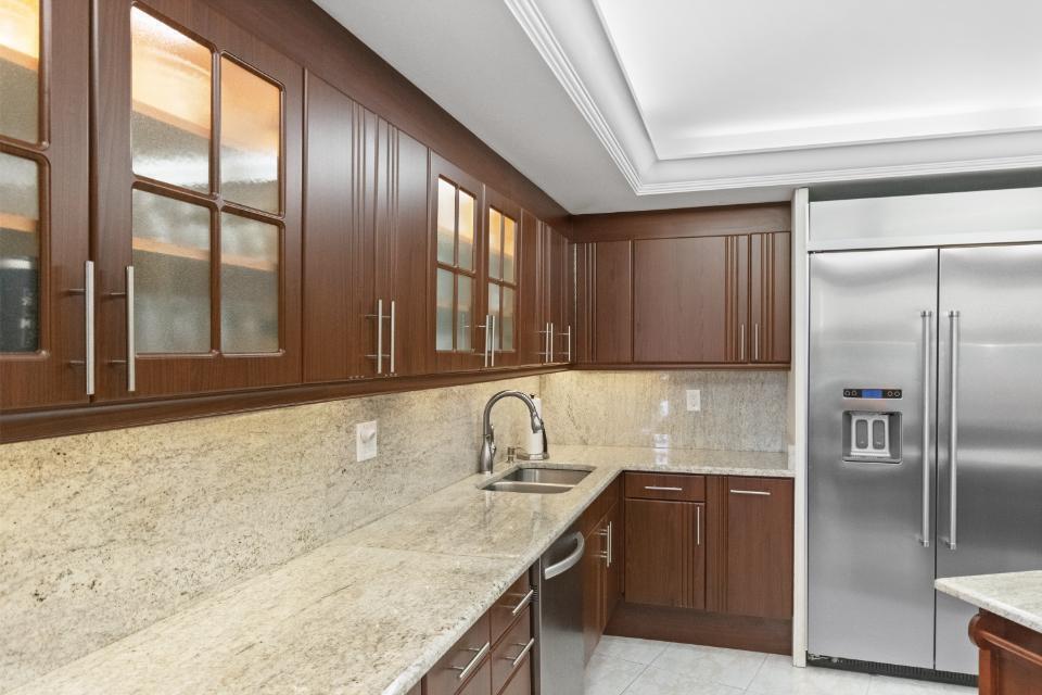 OLD PORT COVE LAKE POINT TOWER CONDO - Residential
