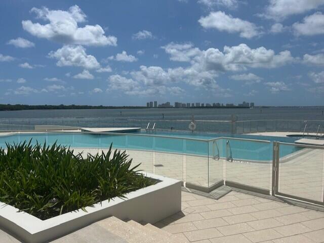 OLD PORT COVE LAKE POINT TOWER CONDO - Residential