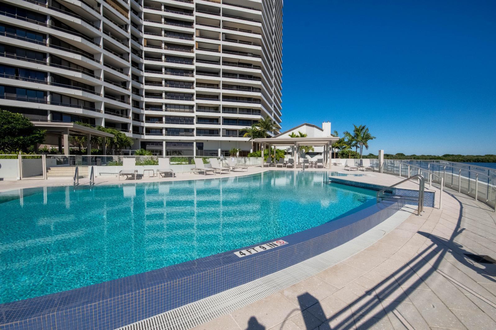 OLD PORT COVE LAKE POINT TOWER CONDO - Residential